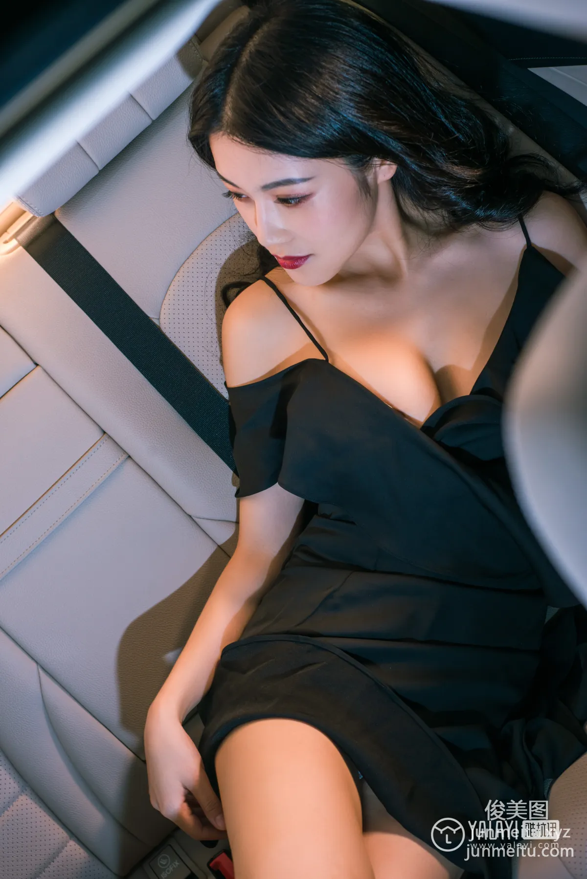 Li Li: YALAYI No. 050 photo 31