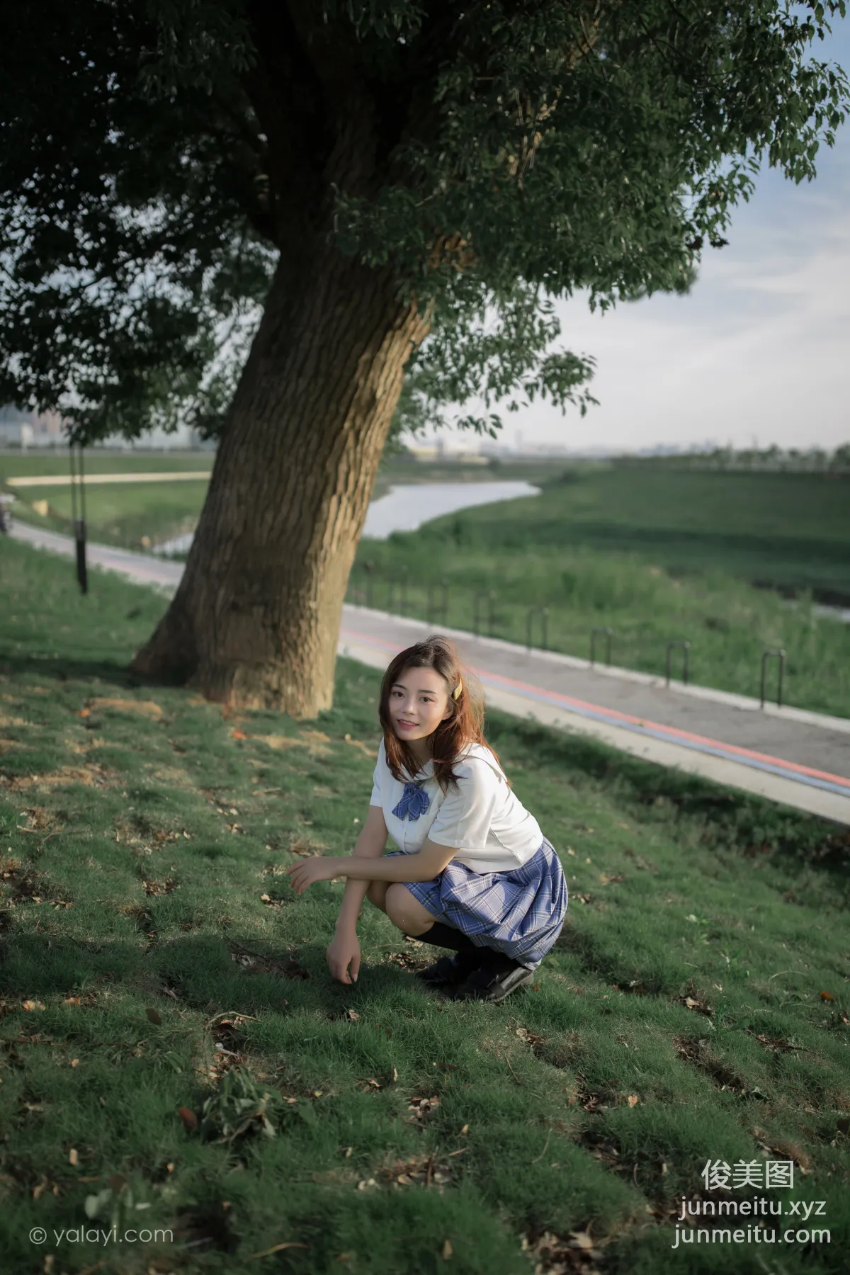 [YALAYI] 2020.07.28 NO.677 Zhi Ya 'Youth Running by the Riverbank' photo 7