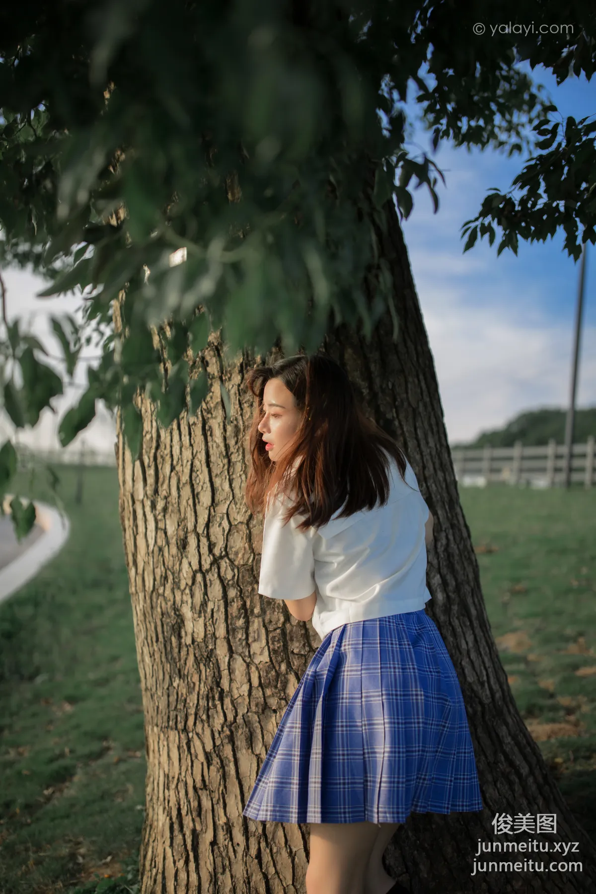 [YALAYI] 2020.07.28 NO.677 Zhi Ya 'Youth Running by the Riverbank' photo 21