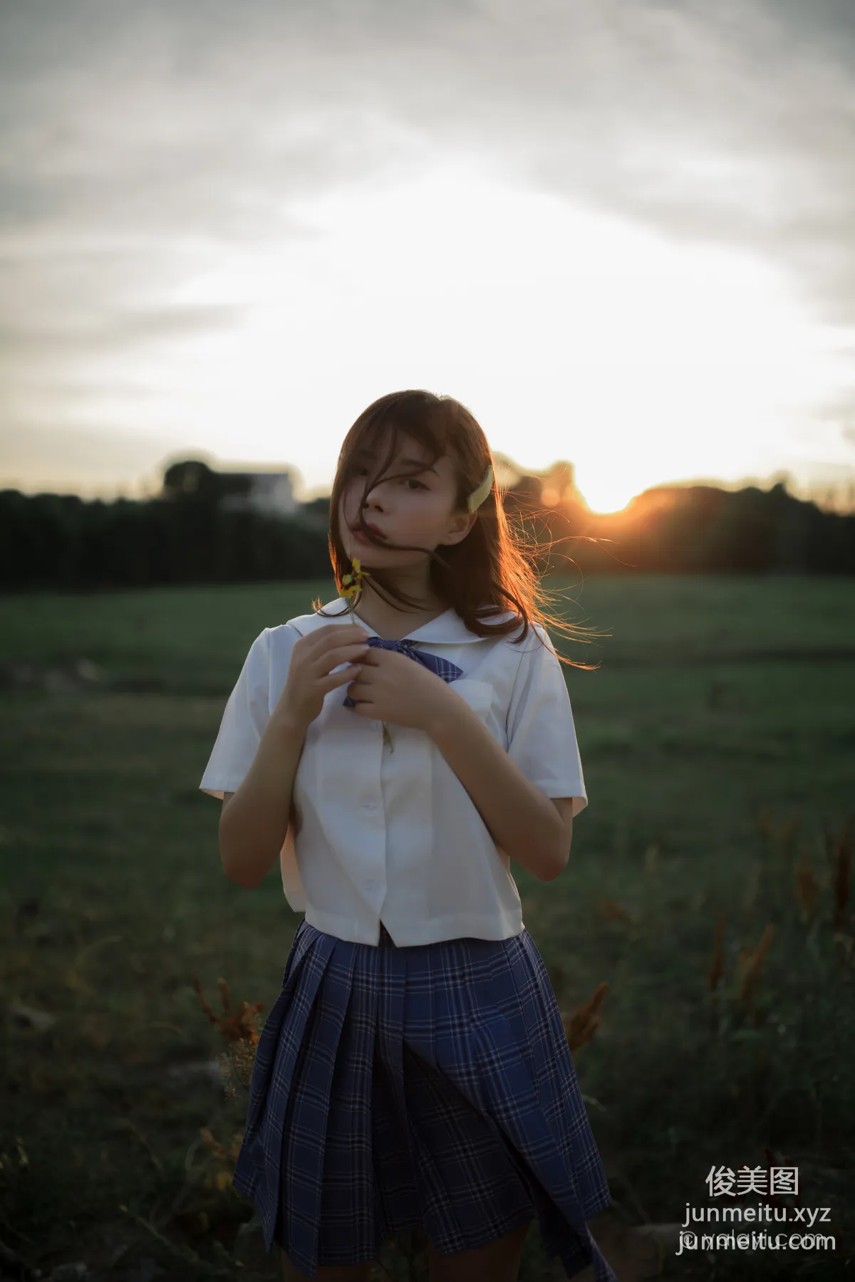 [YALAYI] 2020.07.28 NO.677 Zhi Ya 'Youth Running by the Riverbank' photo 30