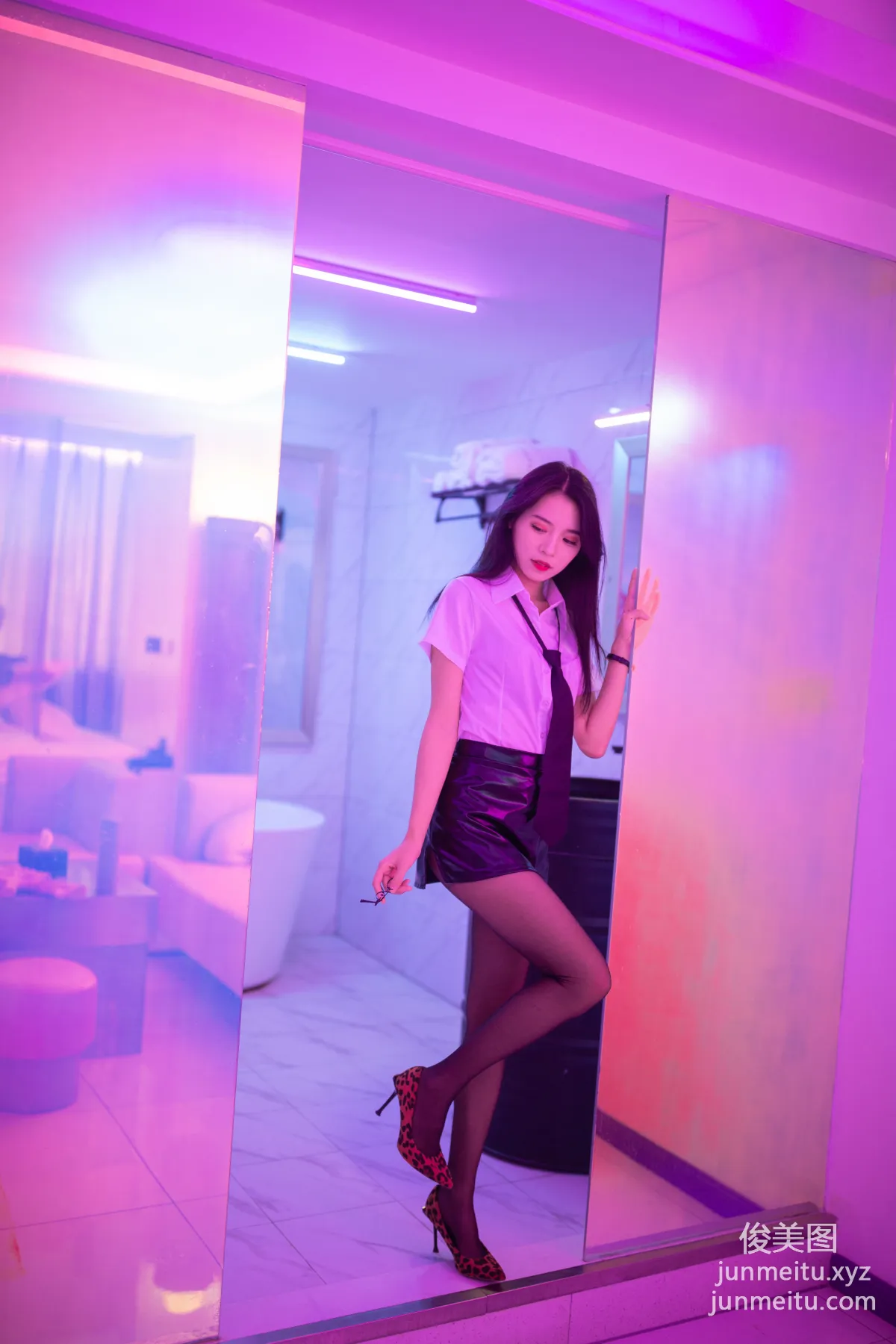 [YALAYI] 2020.11.04 NO.722 Li Ya, Neon Sweetheart photo 2