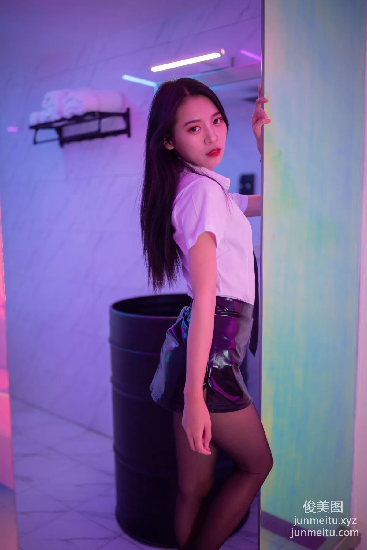[YALAYI] 2020.11.04 NO.722 Li Ya, Neon Sweetheart photo 3