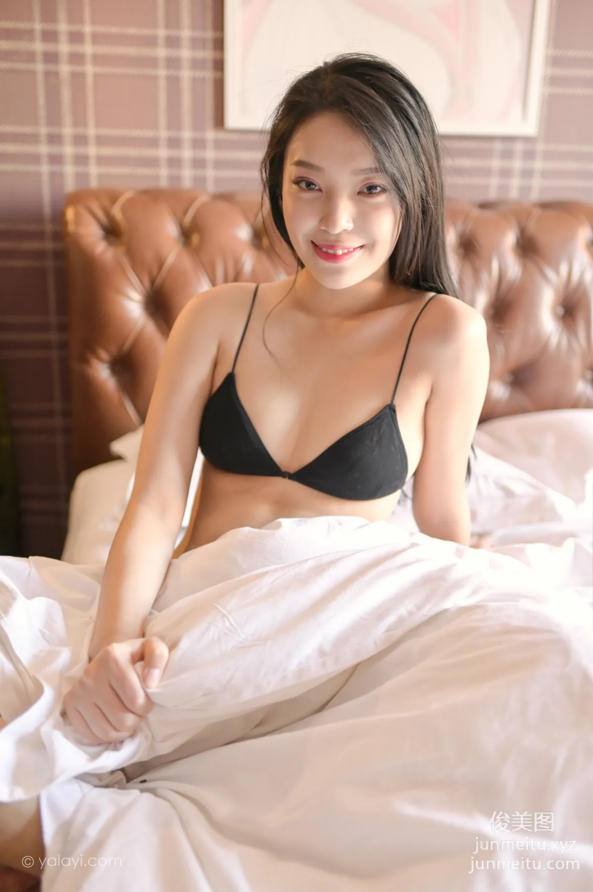 [YALAYI] 2020.11.21 NO.729 Chu Wei, How Moist the Fresh Skin Is photo 2