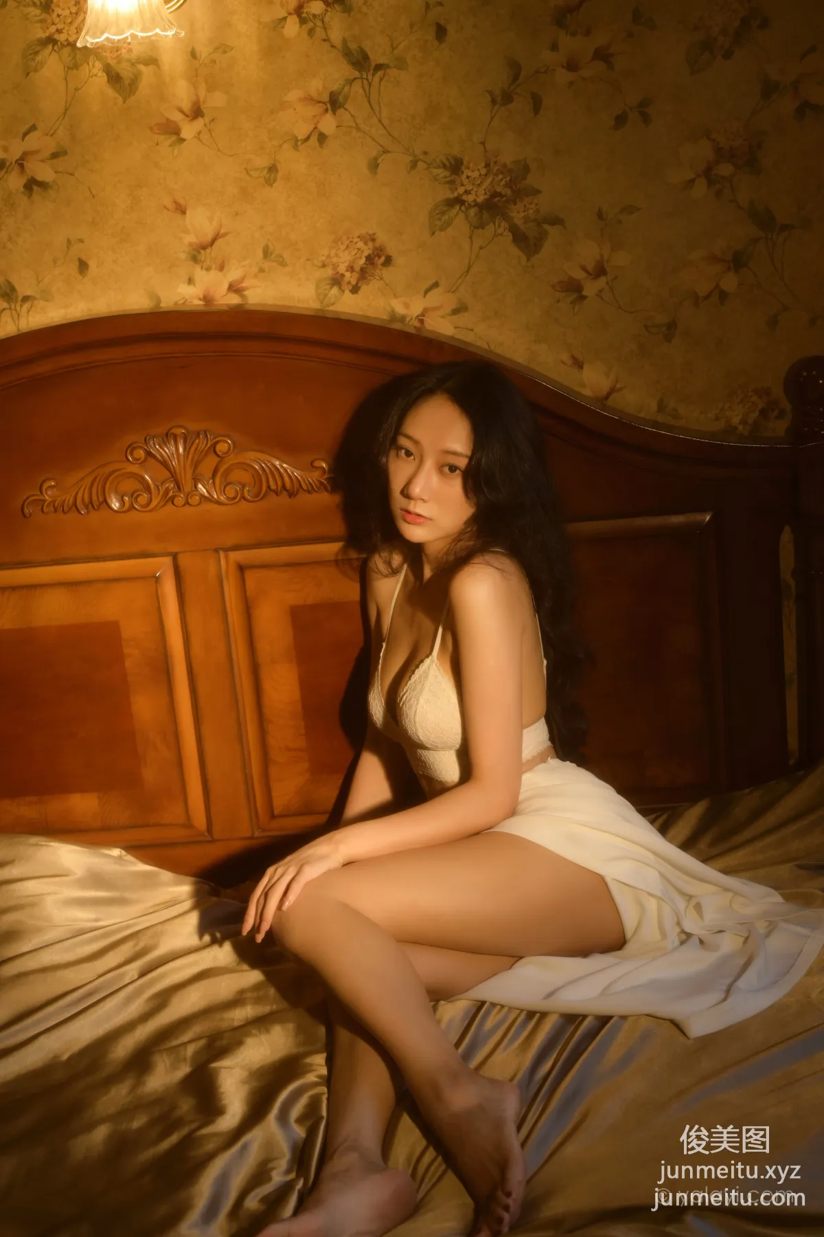 [YALAYI] 2022.10.12 NO.978 Who Is She He Jiaying photo 4