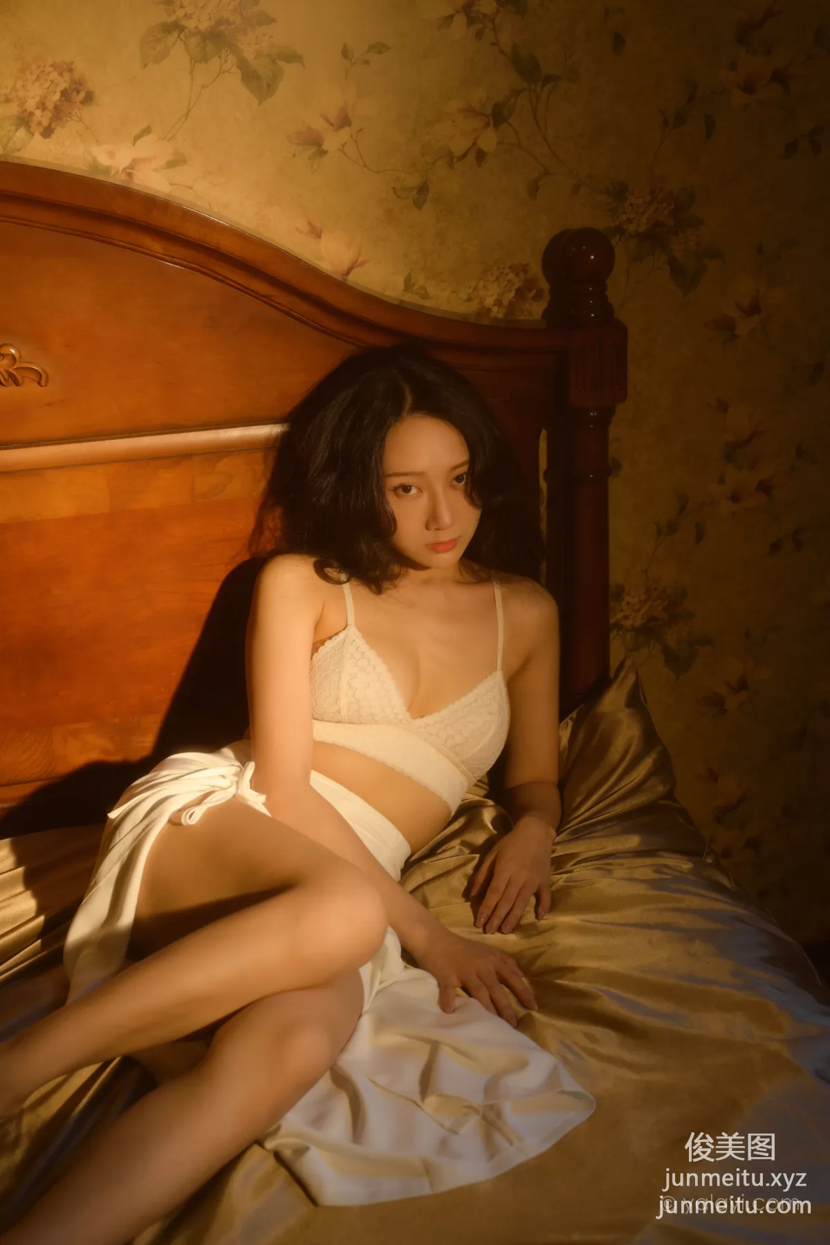 [YALAYI] 2022.10.12 NO.978 Who Is She He Jiaying photo 7