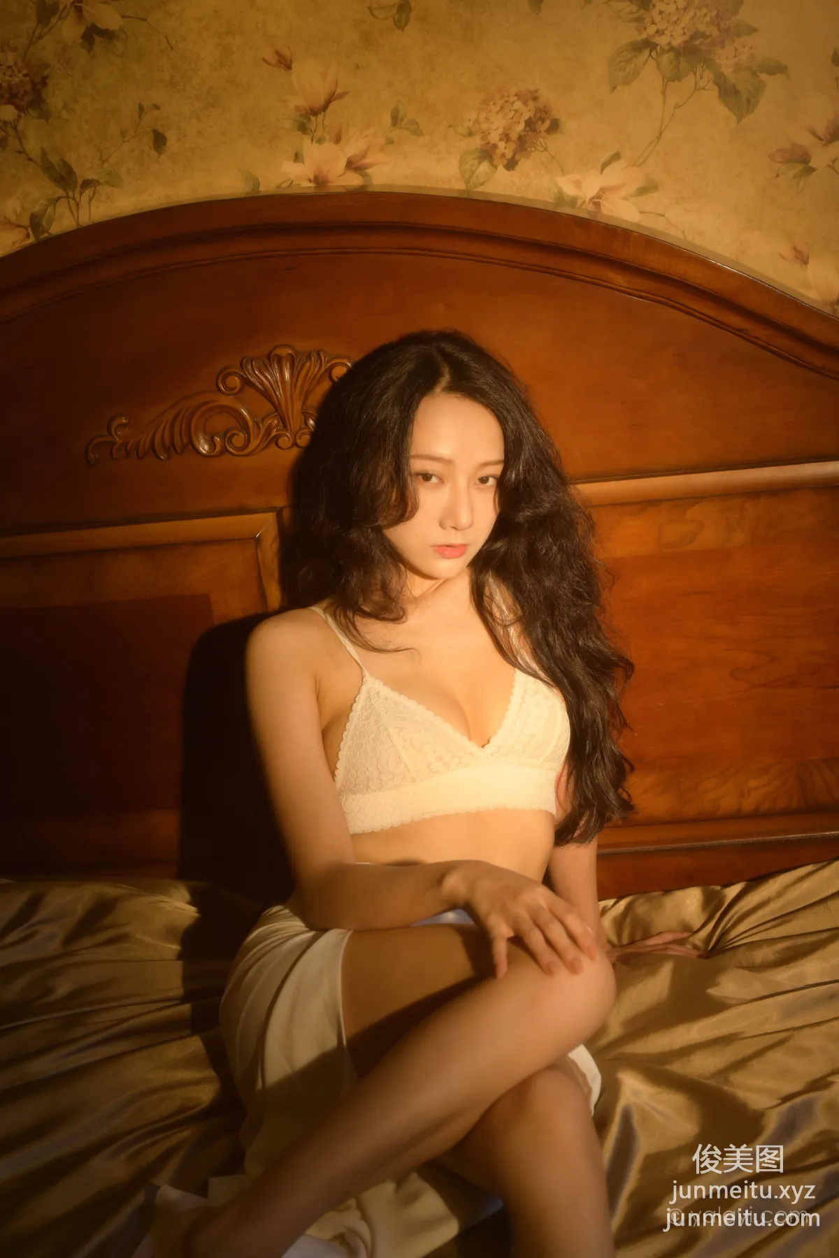 [YALAYI] 2022.10.12 NO.978 Who Is She He Jiaying photo 18