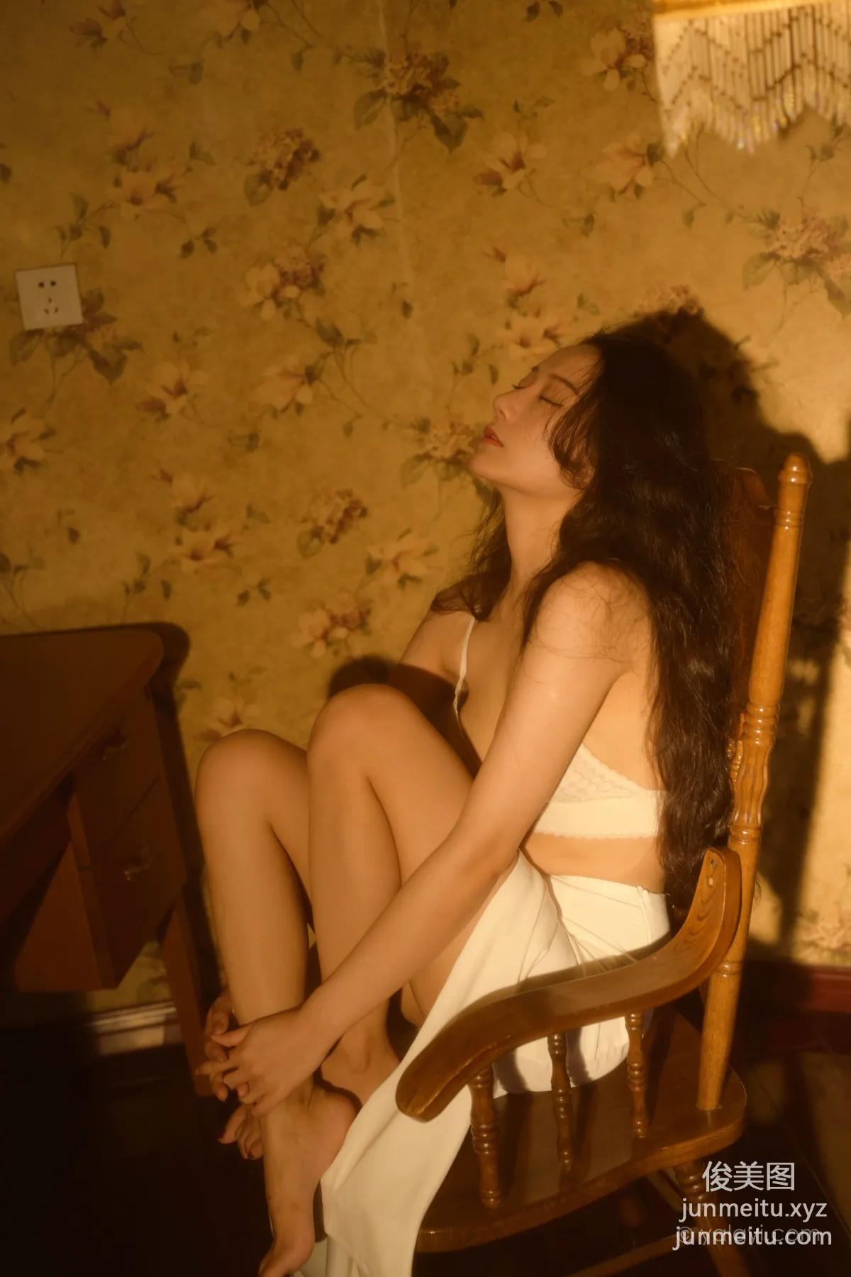 [YALAYI] 2022.10.12 NO.978 Who Is She He Jiaying photo 41