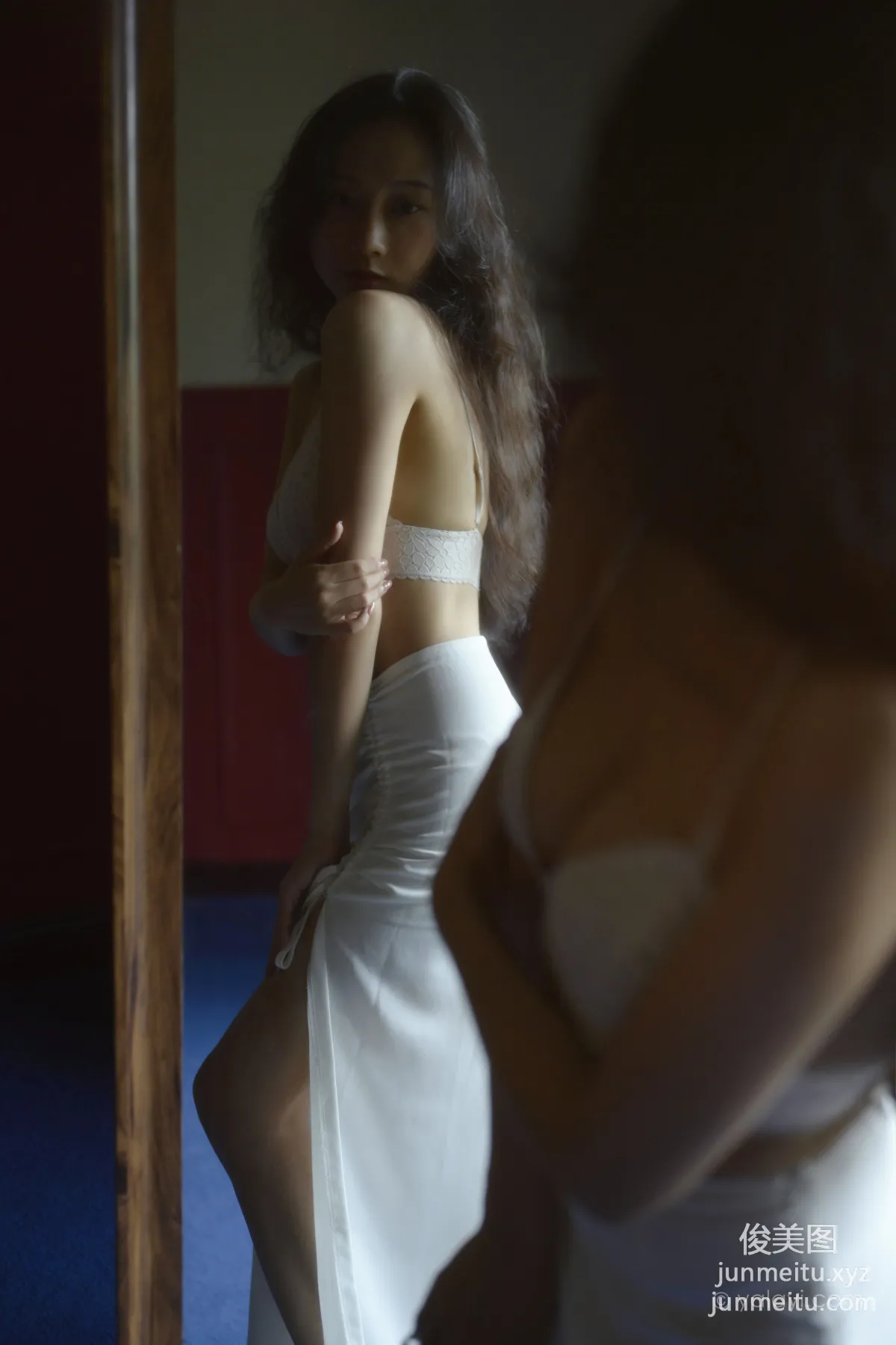 [YALAYI] 2022.10.12 NO.978 Who Is She He Jiaying photo 43