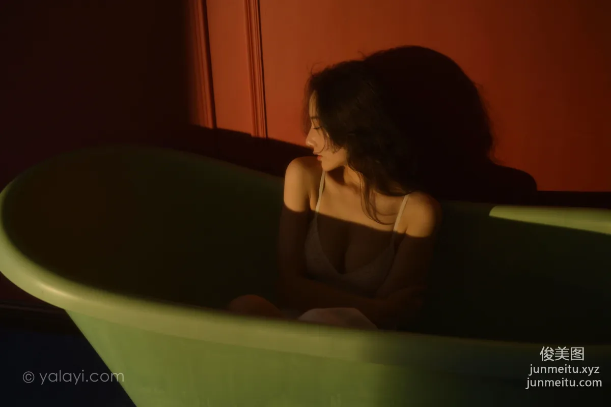 [YALAYI] 2022.10.12 NO.978 Who Is She He Jiaying photo 52