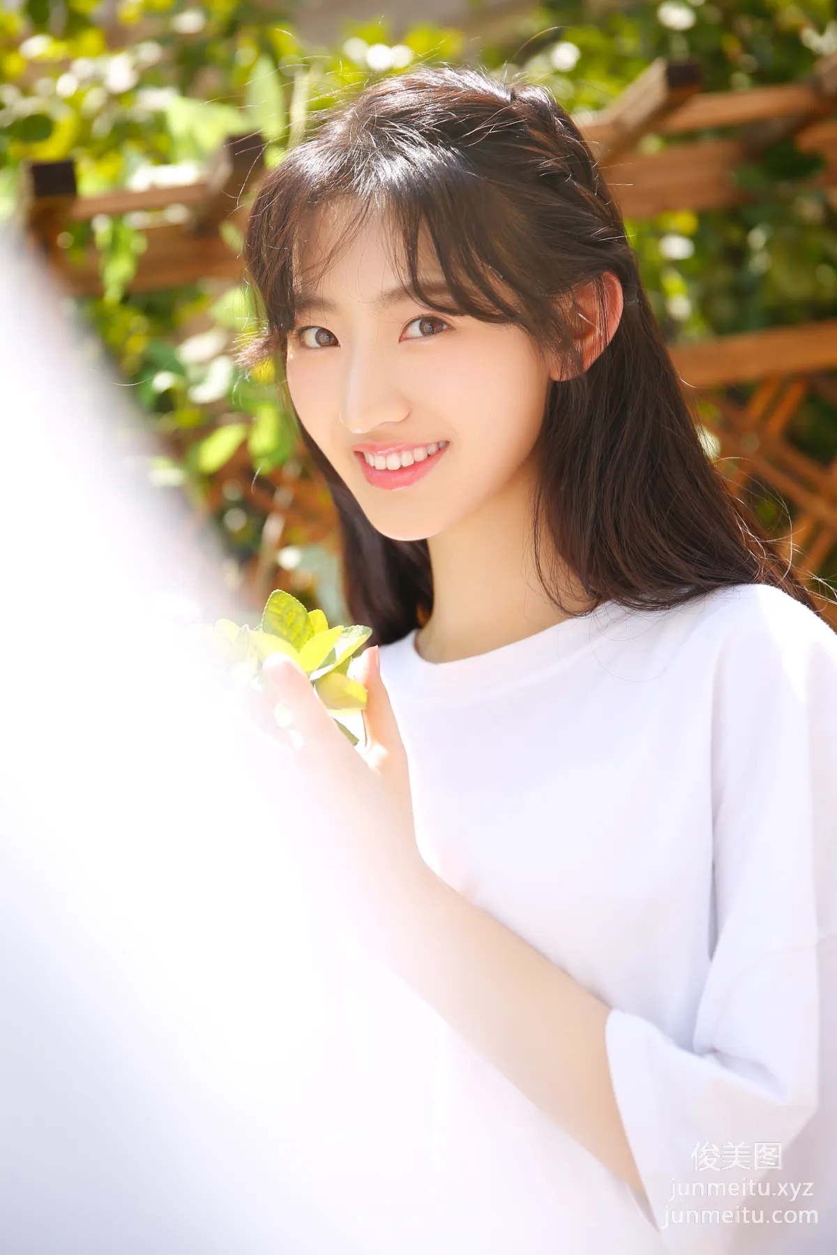 [YALAYI] 2023.08.10 NO.1057 This Heart Remains the Same photo 3