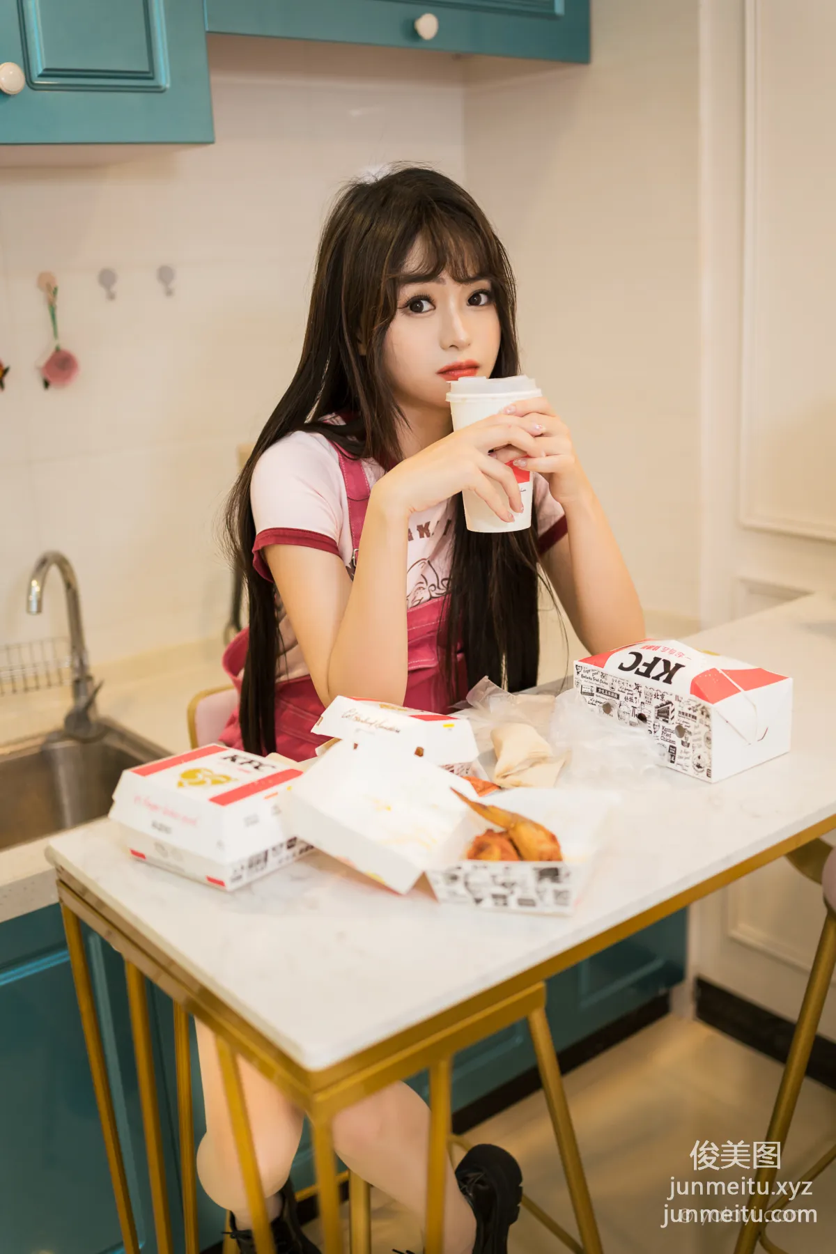 [YALAYI] 2023.08.14 NO.1060 Eating Chicken at Home Xiao Ting photo 24
