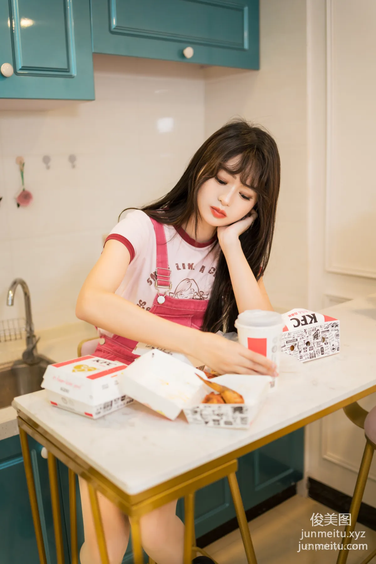 [YALAYI] 2023.08.14 NO.1060 Eating Chicken at Home Xiao Ting photo 35