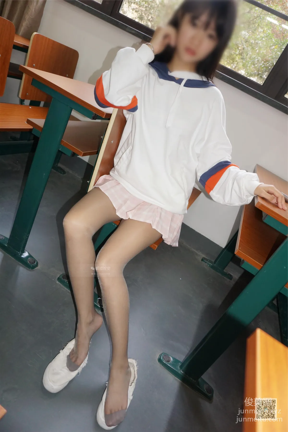Yaojing Vision NO.018 Ni Ni, I Am Your Deskmate [75P] photo 8