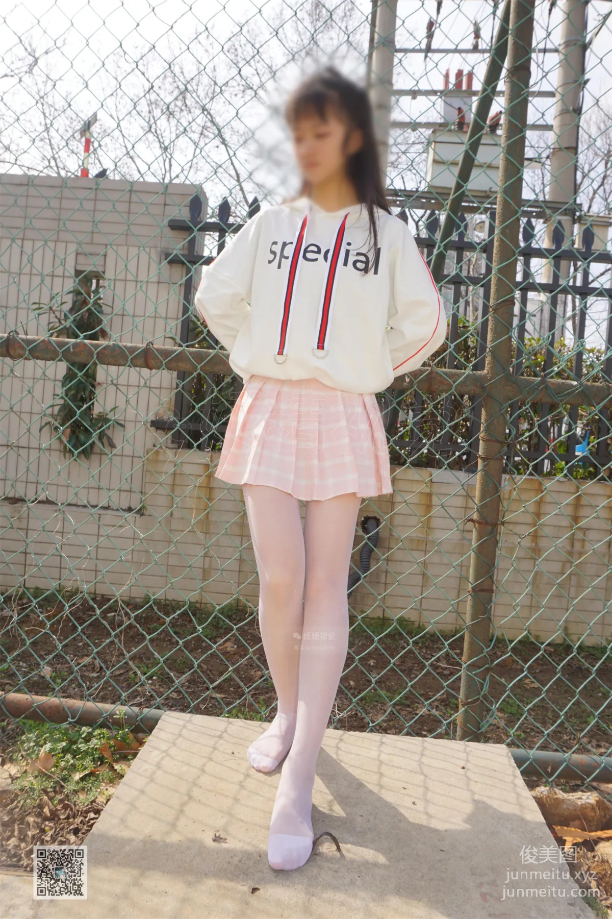 Yaojing Vision NO.053 Ni Ni, White Stockings and the "Panties" Under the Skirt [33P] photo 9