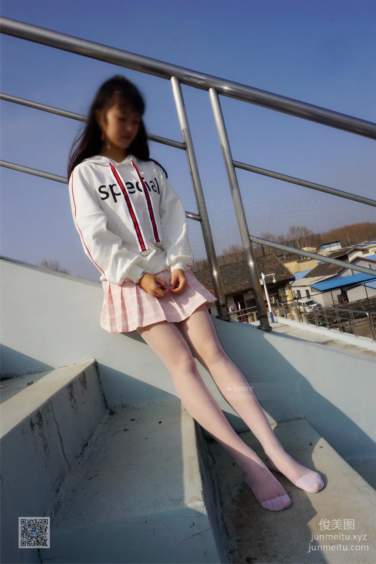 妖精視覺 NO.054 妮妮 天台白絲 [74P] 40