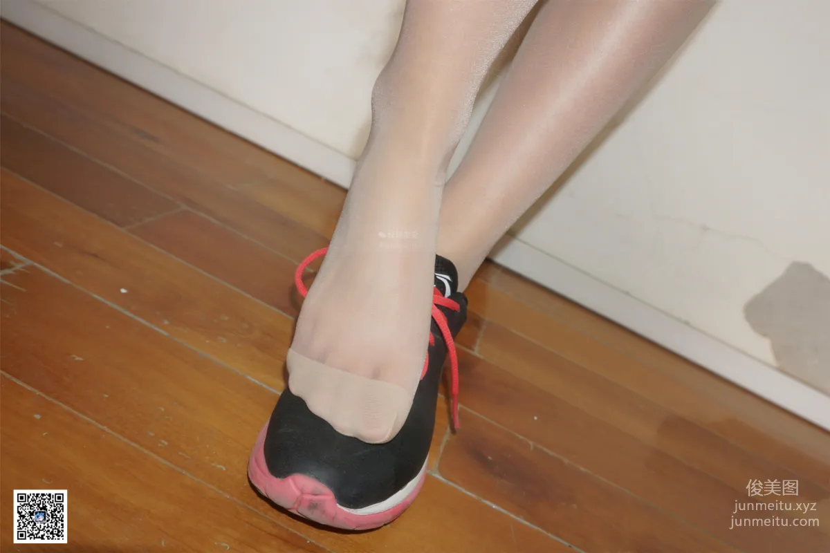 Yaojing Vision NO.066 Shi Shi, Flesh-Colored Stockings on the Desk [48P] photo 6