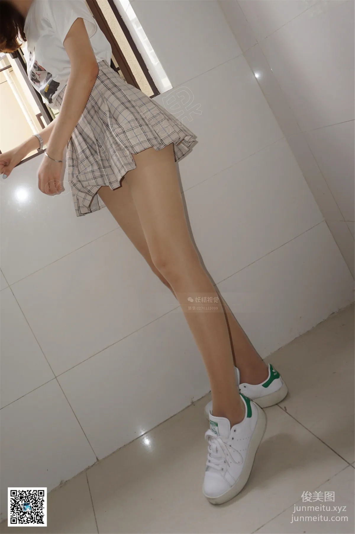 Yaojing Vision NO.083 Zhou Zhou, Changing Stockings in the Ladies' Room [65P] photo 7