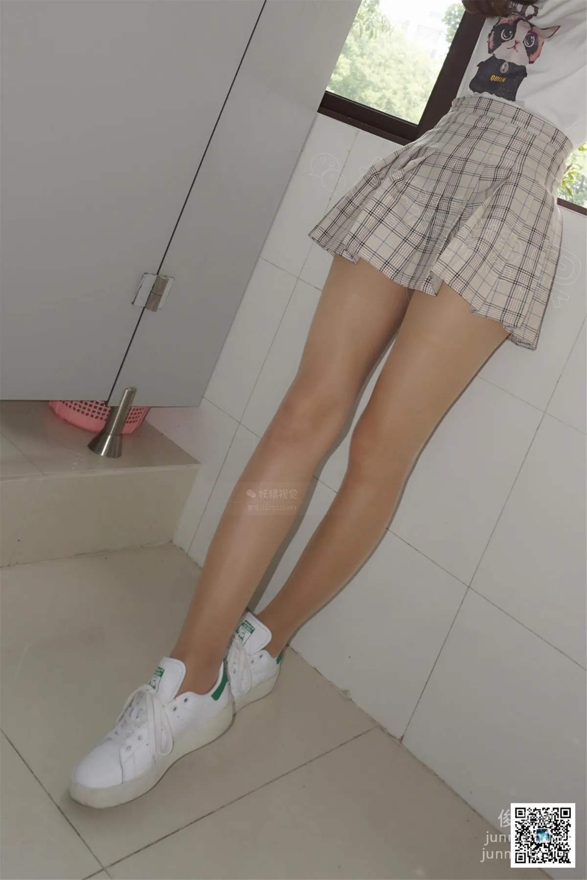 Yaojing Vision NO.083 Zhou Zhou, Changing Stockings in the Ladies' Room [65P] photo 10