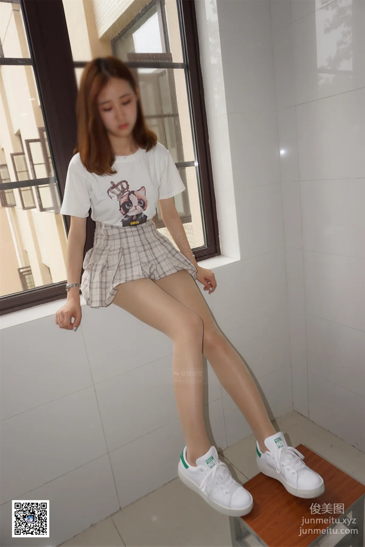 Yaojing Vision NO.083 Zhou Zhou, Changing Stockings in the Ladies' Room [65P] photo 17