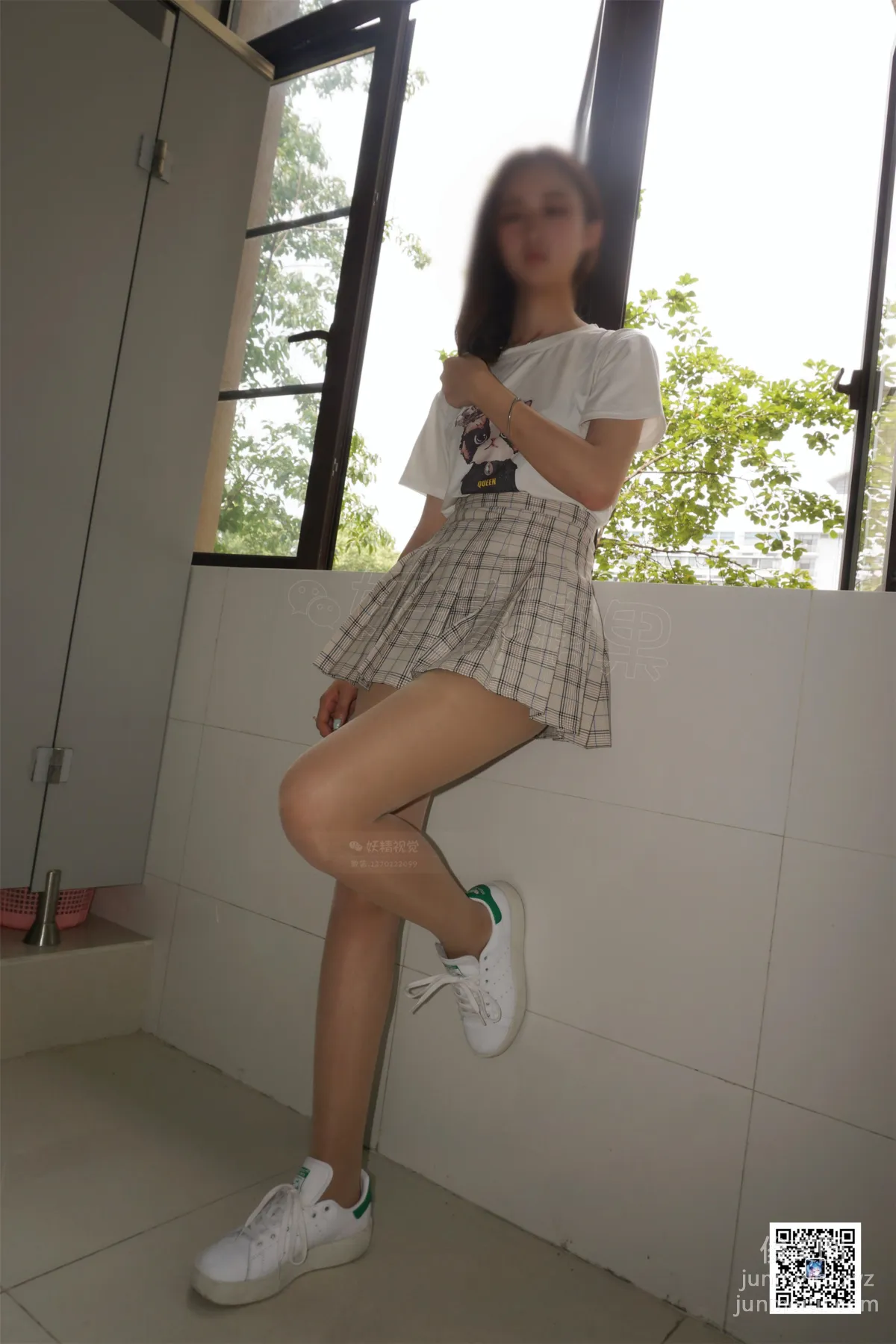 Yaojing Vision NO.083 Zhou Zhou, Changing Stockings in the Ladies' Room [65P] photo 38