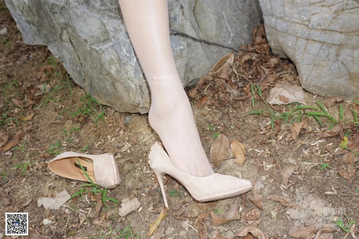 Yaojing Vision NO.092 Zhou Zhou, A Moment of Stockings, Hollow-Out White Dress [61P] photo 10