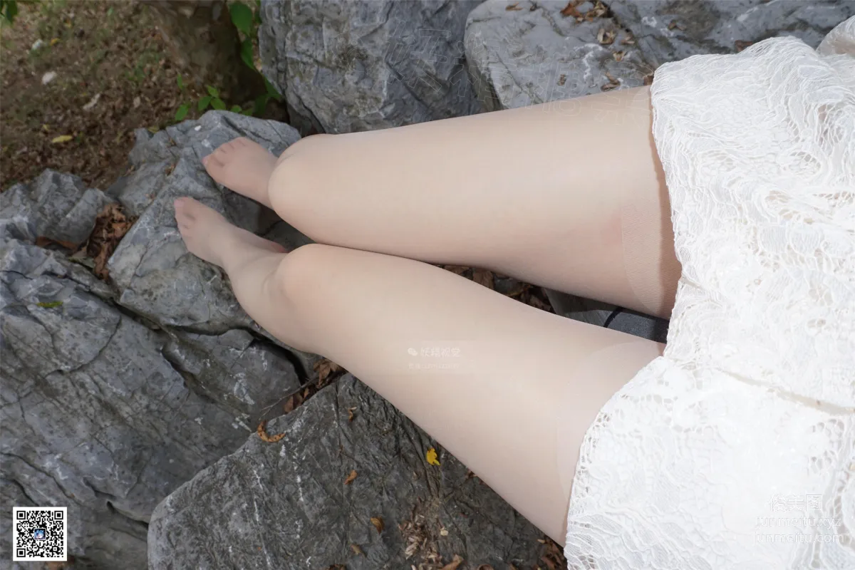 Yaojing Vision NO.092 Zhou Zhou, A Moment of Stockings, Hollow-Out White Dress [61P] photo 12