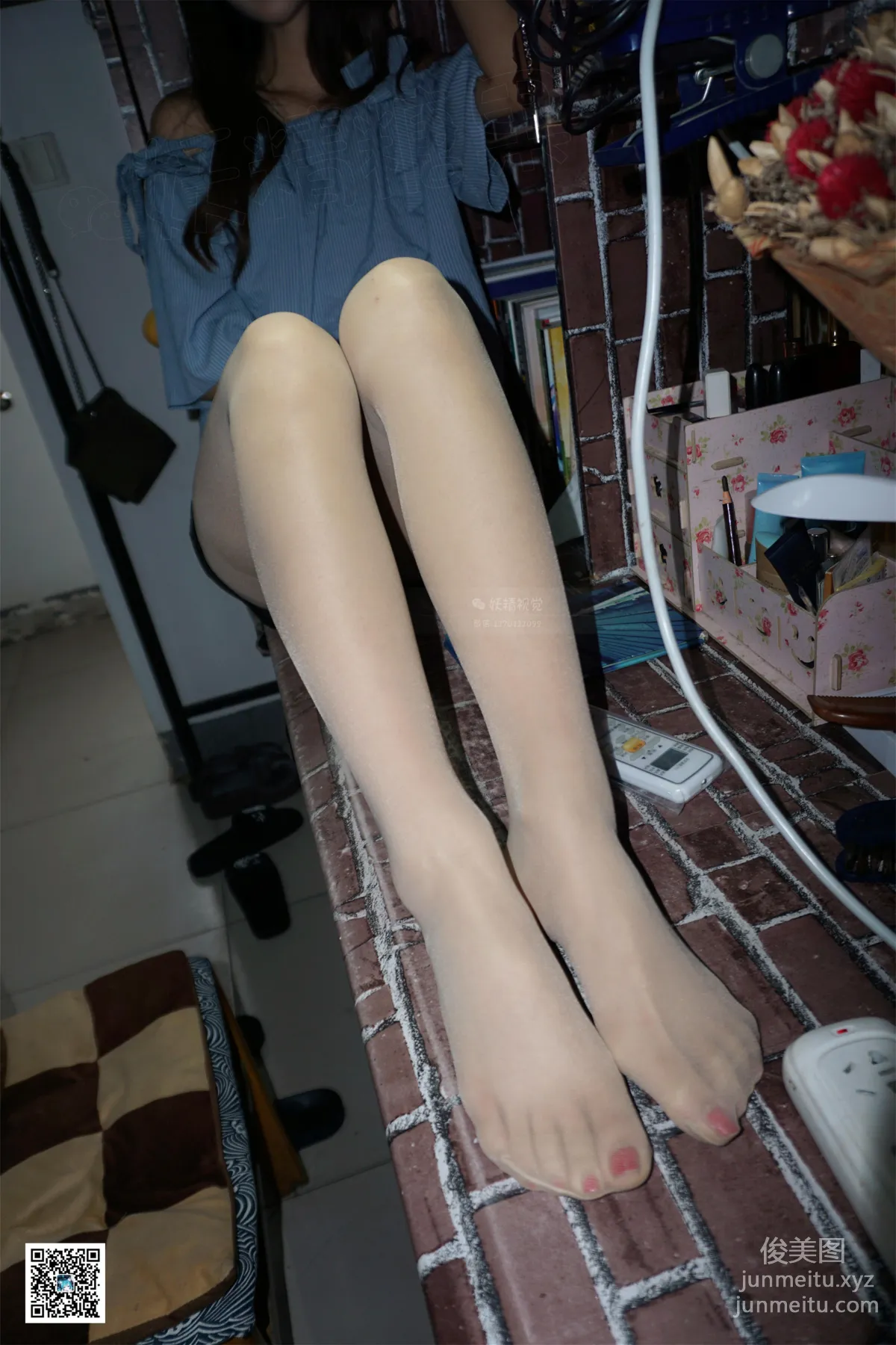 妖精視覺 NO.111 小茶 _ 包臀皮裙，肉絲襪！ [70P] 31
