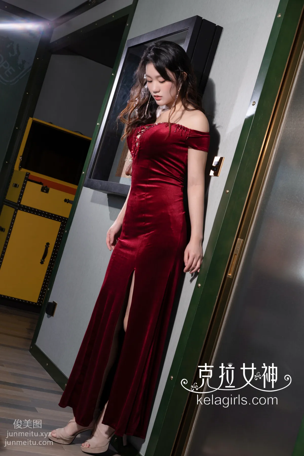 [Kelagirls] 2019.06.17 Lifting Her Leg and Teasing Her Red Skirt Song Dai photo 10