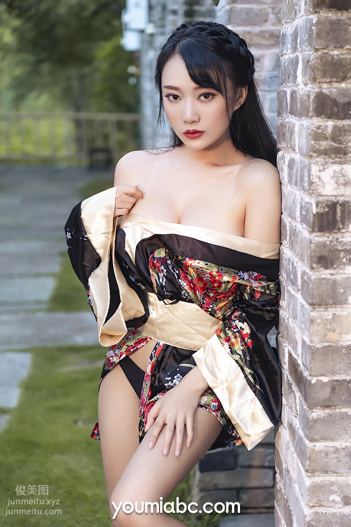 He Jiaying: YouMi photo 3