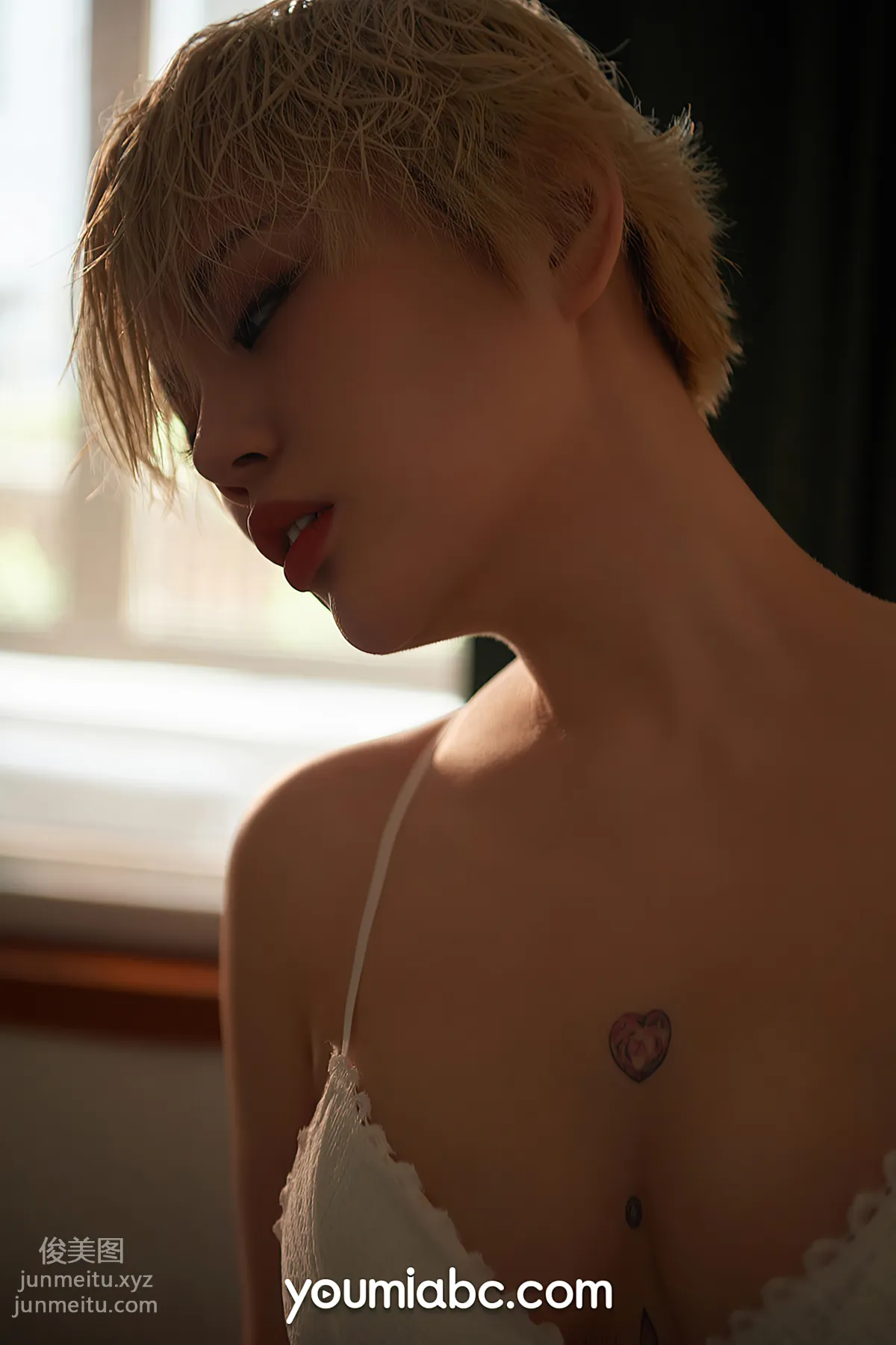 Heidi: YouMi photo 3