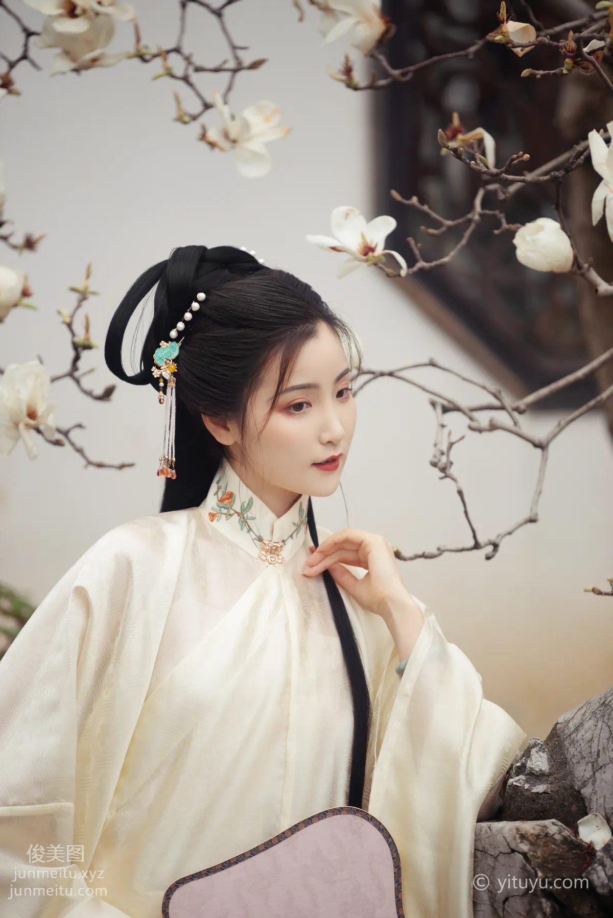 Jin Er: YiTuYu photo 2
