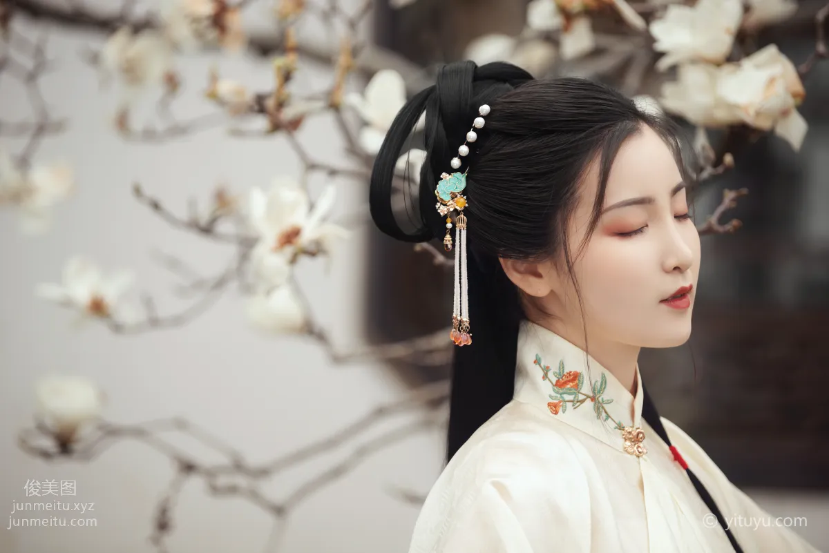 Jin Er: YiTuYu photo 6