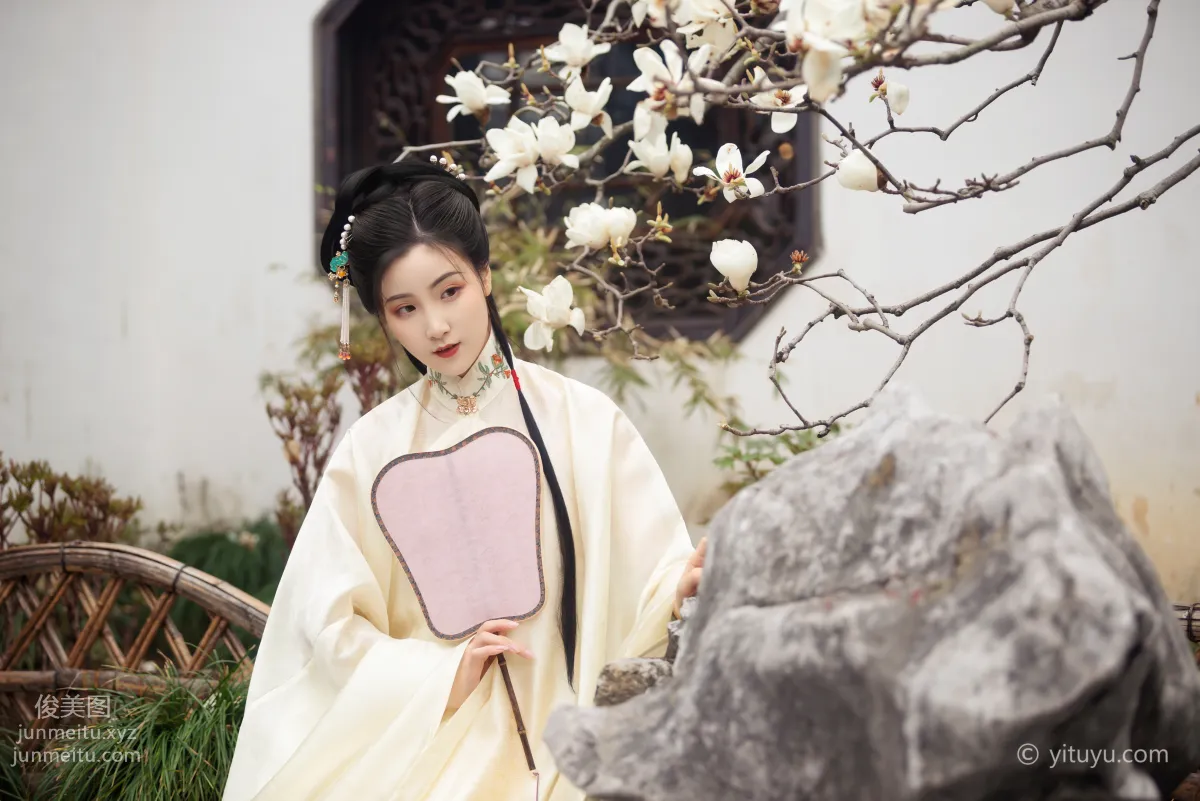 Jin Er: YiTuYu photo 9