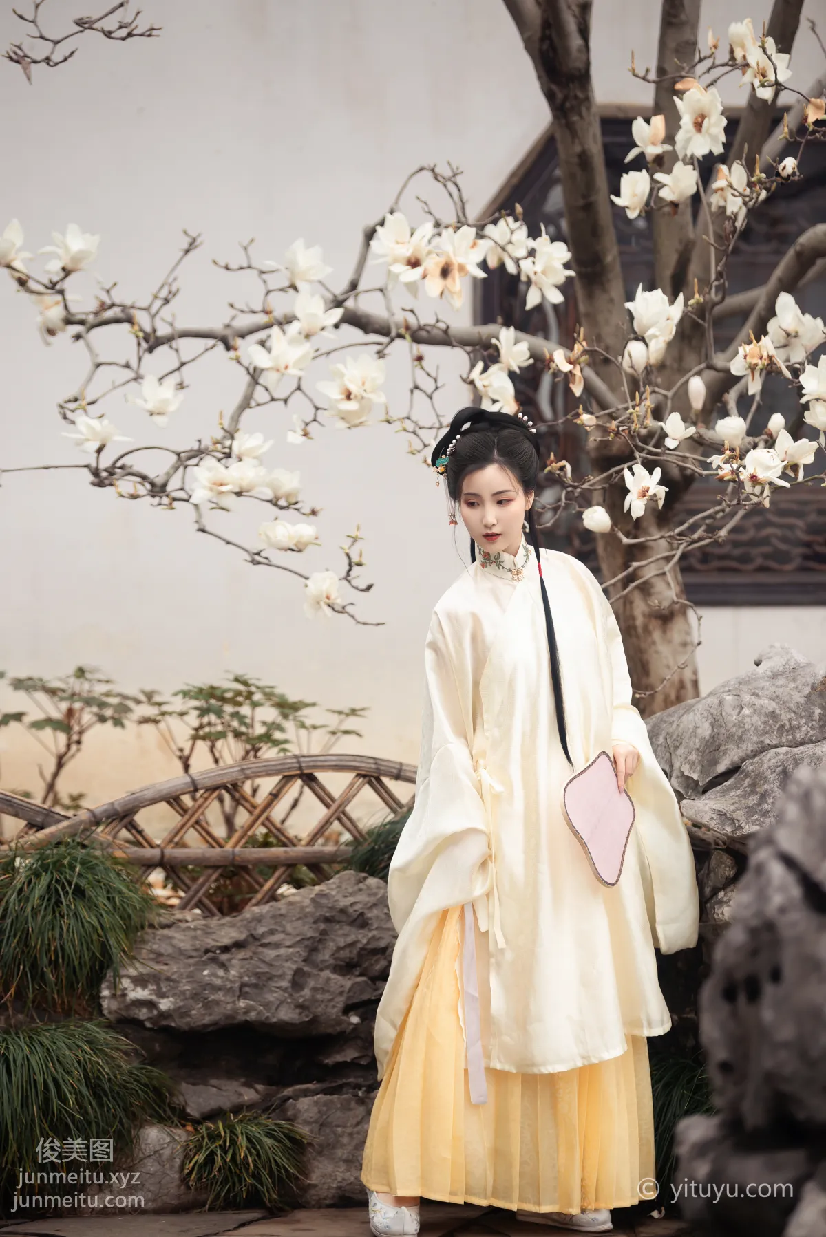 Jin Er: YiTuYu photo 11