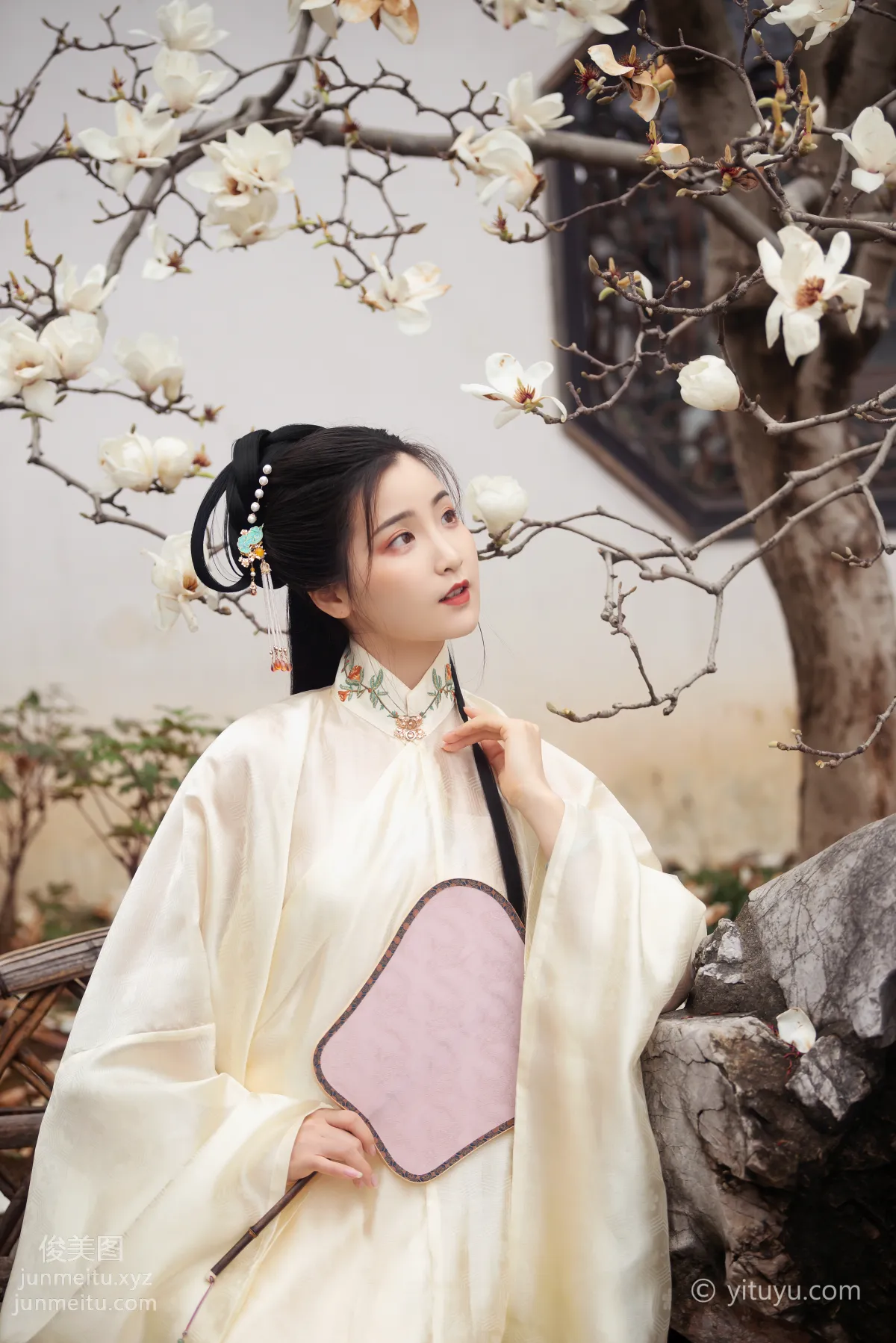 Jin Er: YiTuYu photo 12
