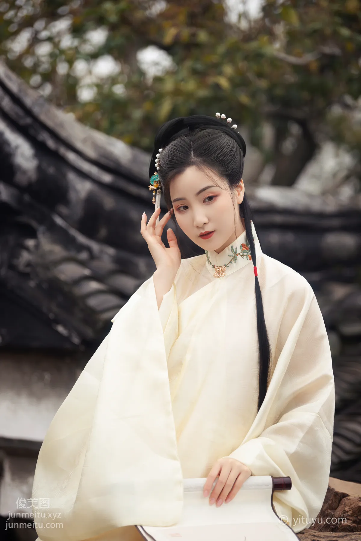 Jin Er: YiTuYu photo 17