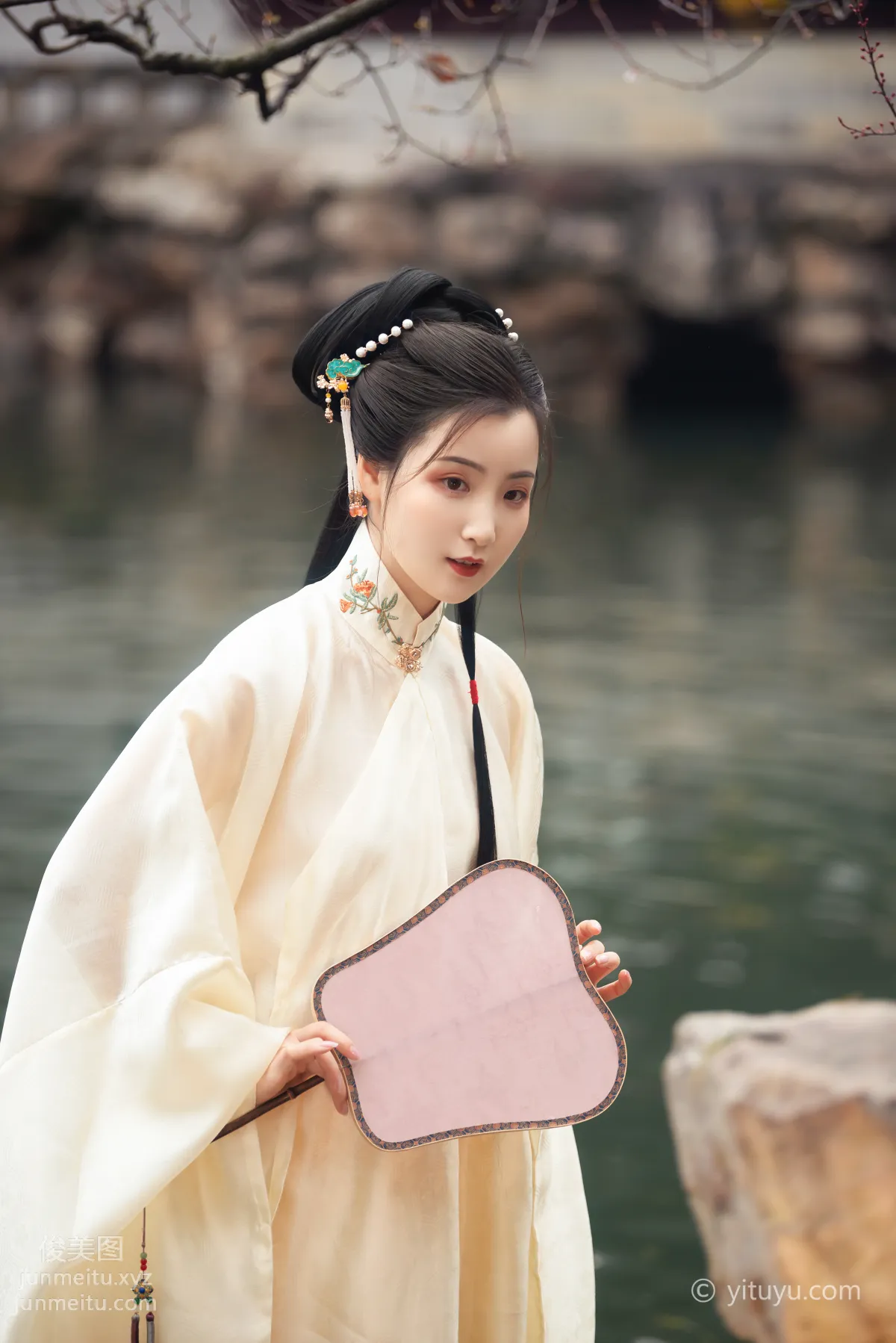 Jin Er: YiTuYu photo 22