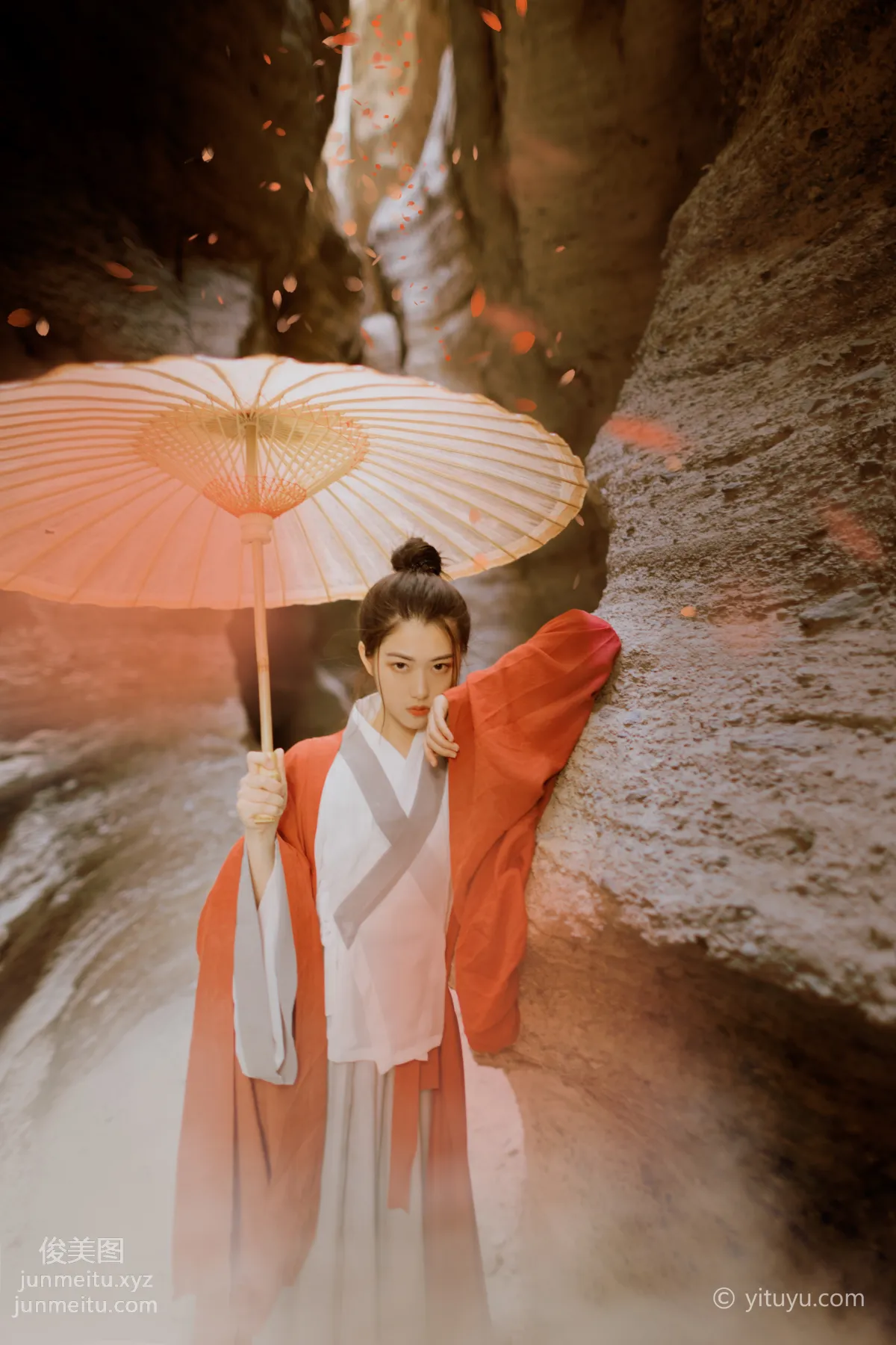 Jing Jing: YiTuYu photo 16