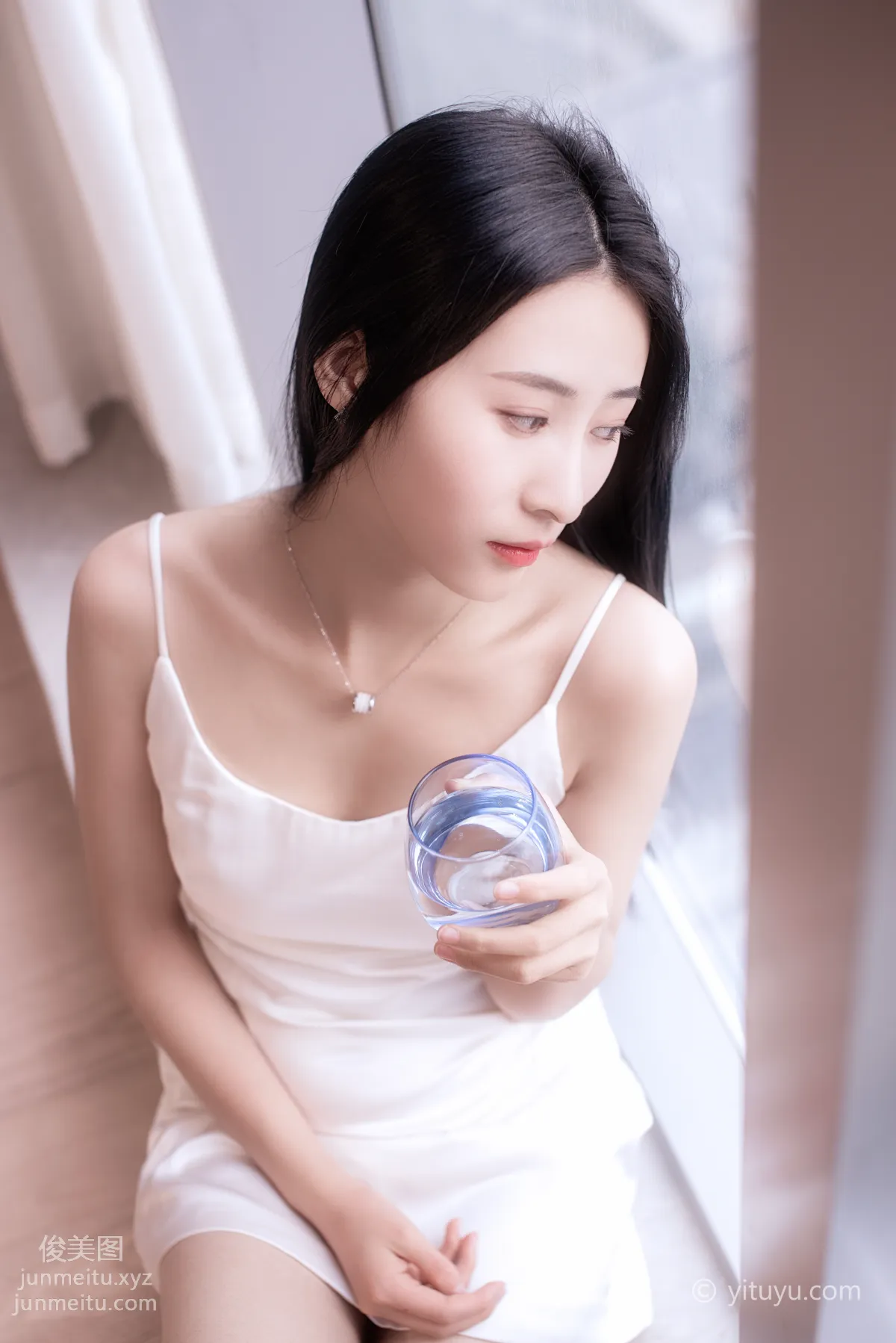Ying Er: YiTuYu photo 2
