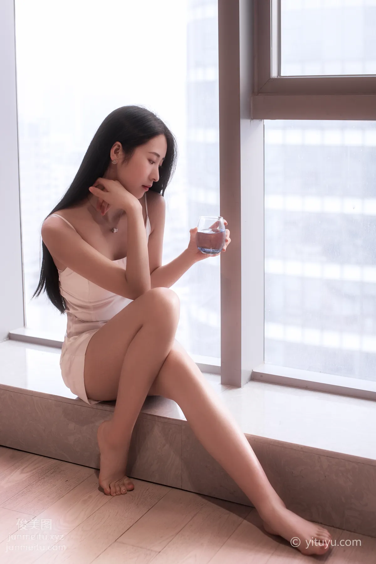 Ying Er: YiTuYu photo 3