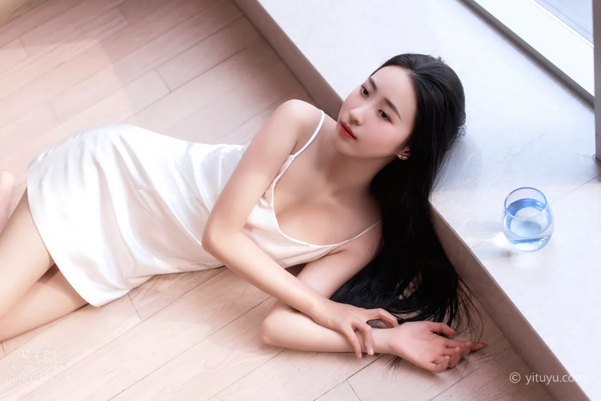 Ying Er: YiTuYu photo 8