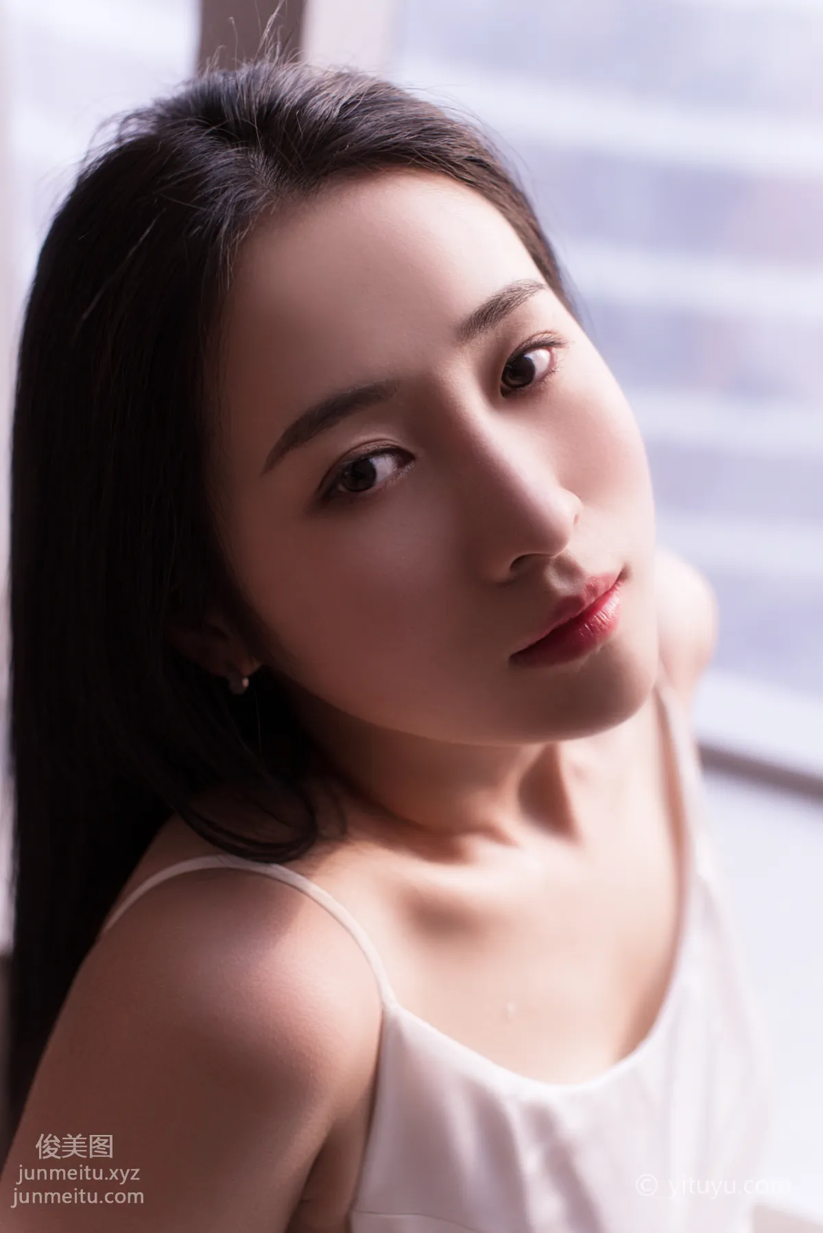 Ying Er: YiTuYu photo 11