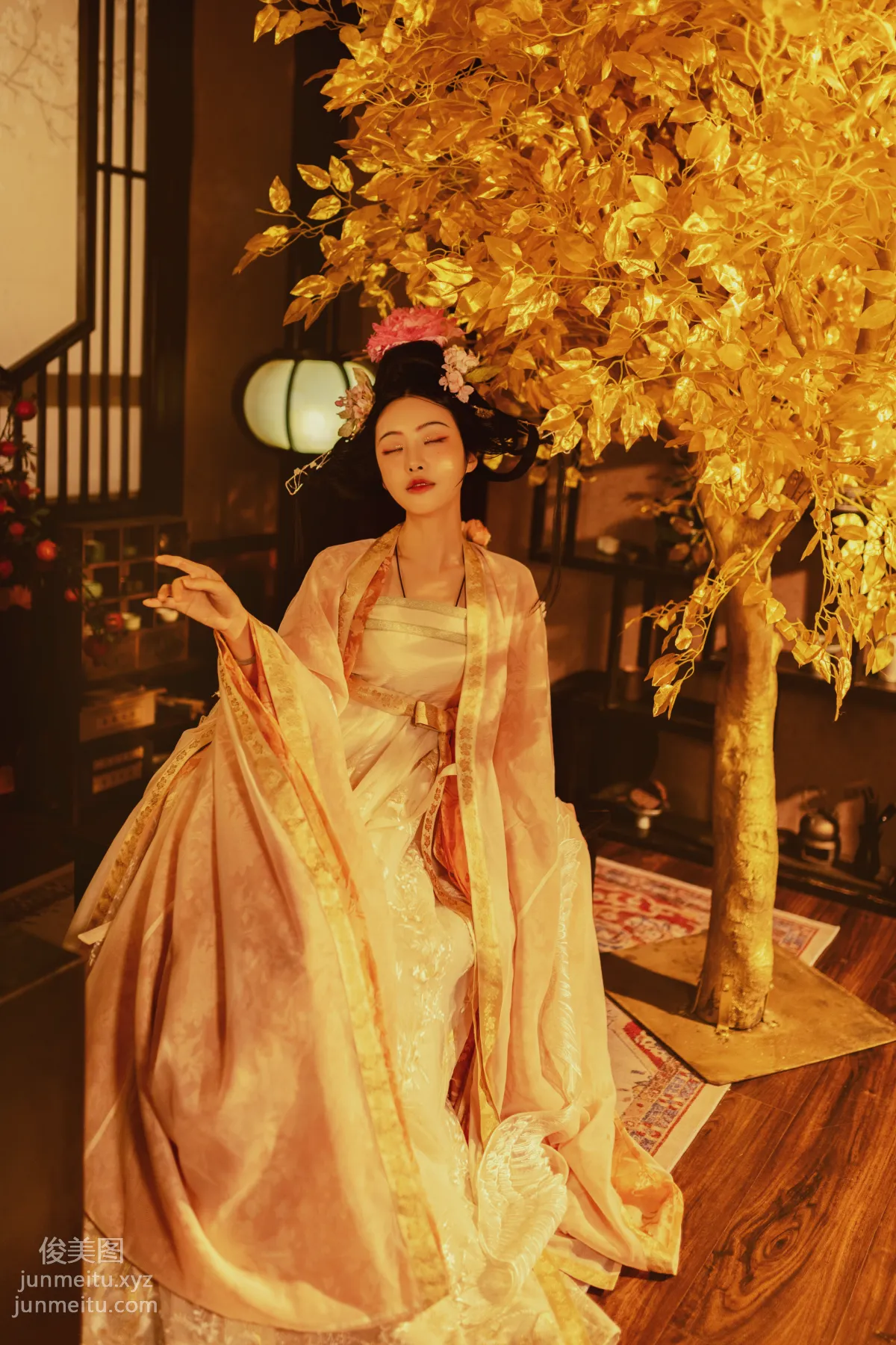 Lan Yin: YiTuYu photo 3