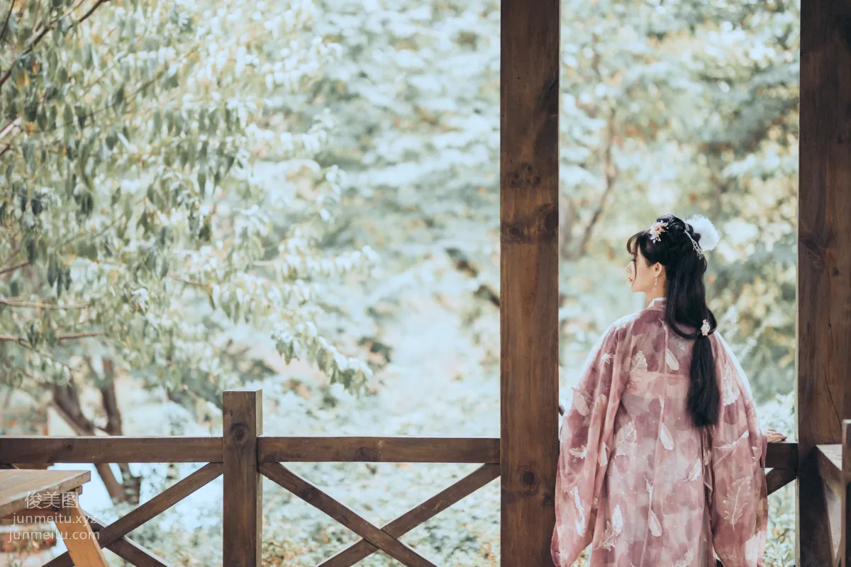 Seven: YiTuYu photo 2