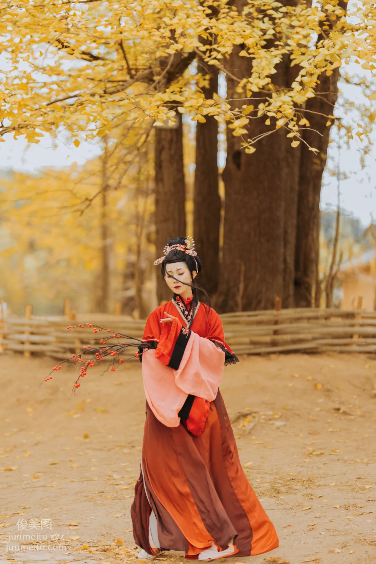 Tan Zi: YiTuYu photo 10