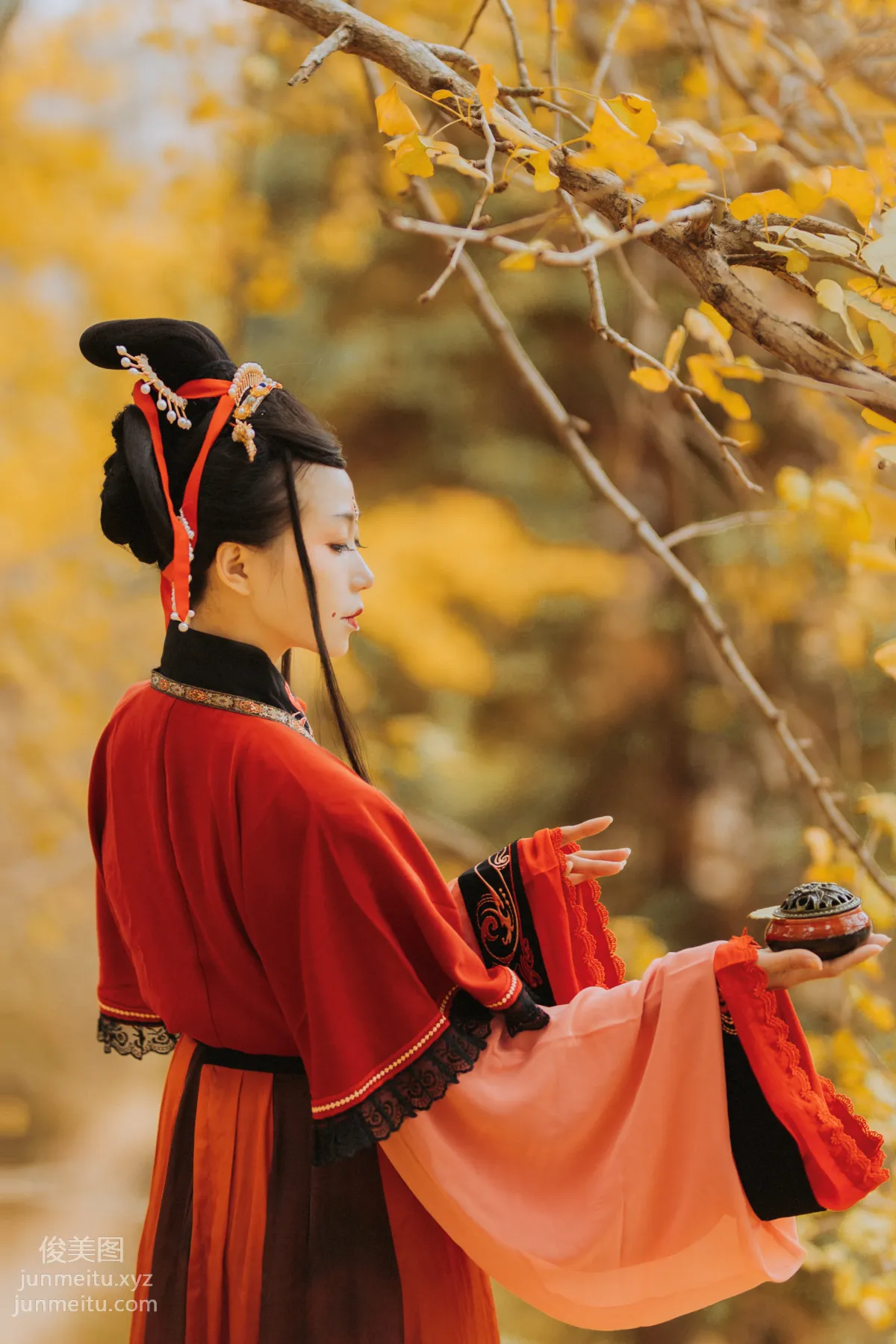 Tan Zi: YiTuYu photo 14