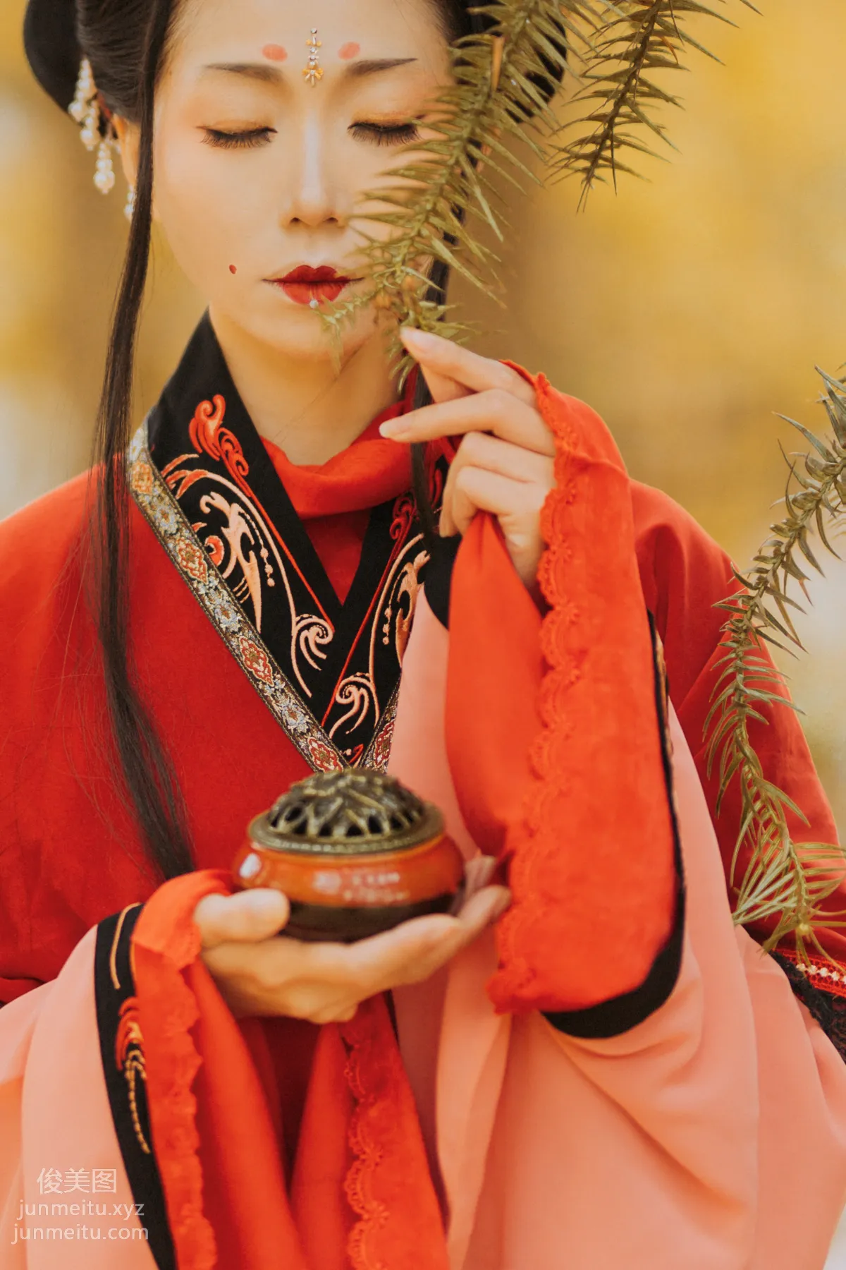 Tan Zi: YiTuYu photo 17