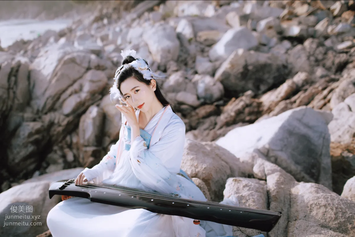 Ying Er: YiTuYu photo 14