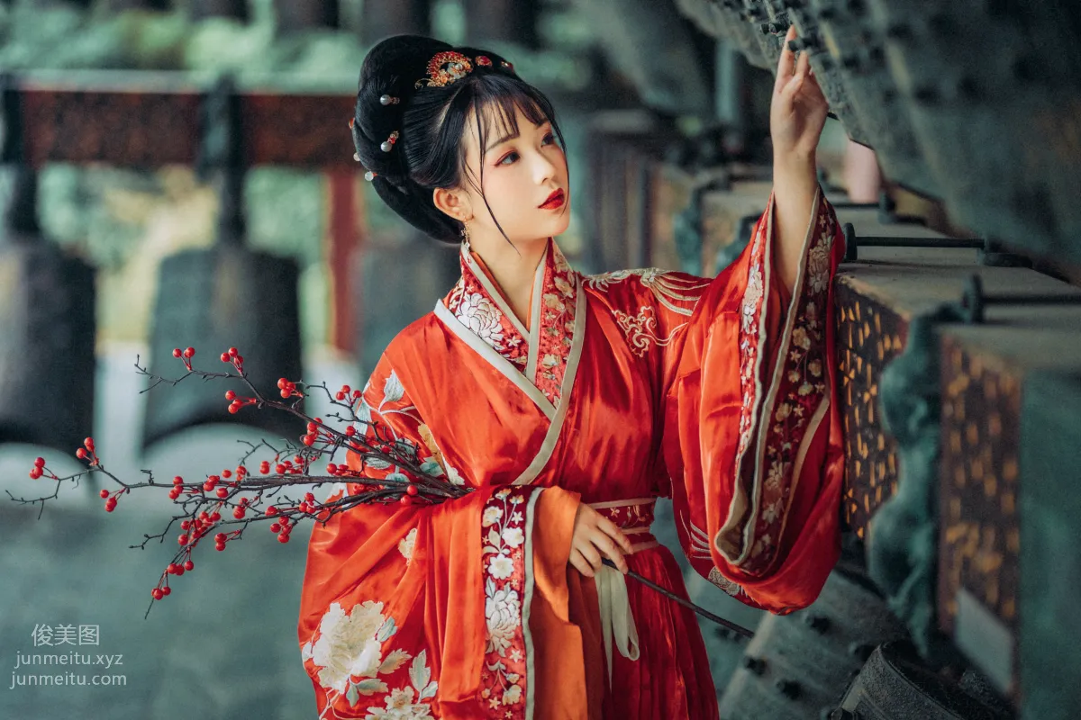 Seven: YiTuYu photo 10