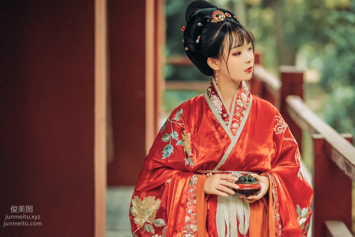 Seven: YiTuYu photo 14